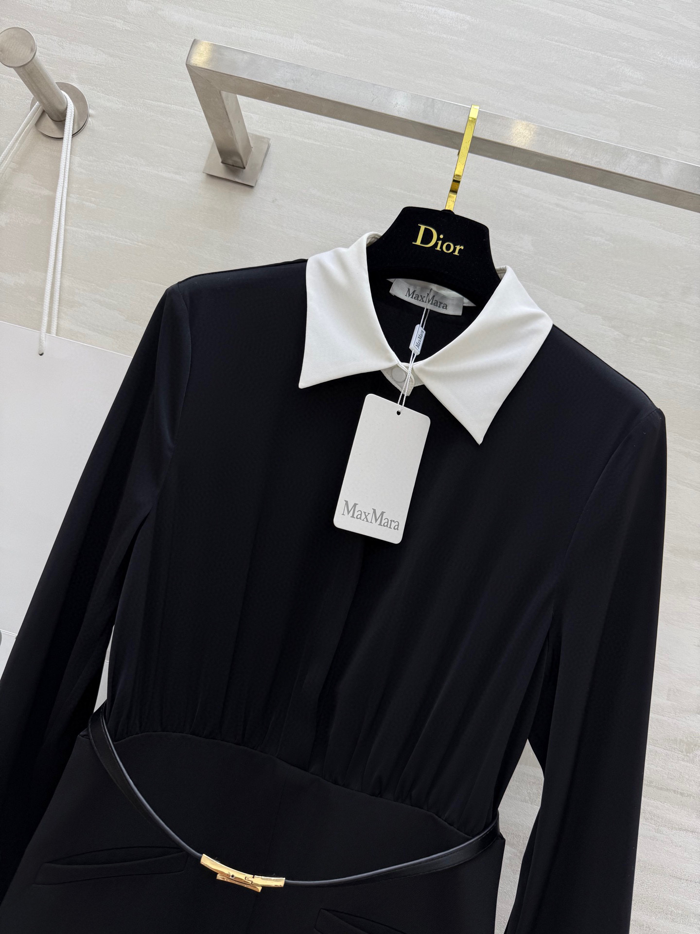 #MAXMAR♡²⁵早秋新款 赫本风 褶裥衬衣式长袖连衣裙 撞色衬衫领和袖口设计 前中开叉裙摆收腰版型上