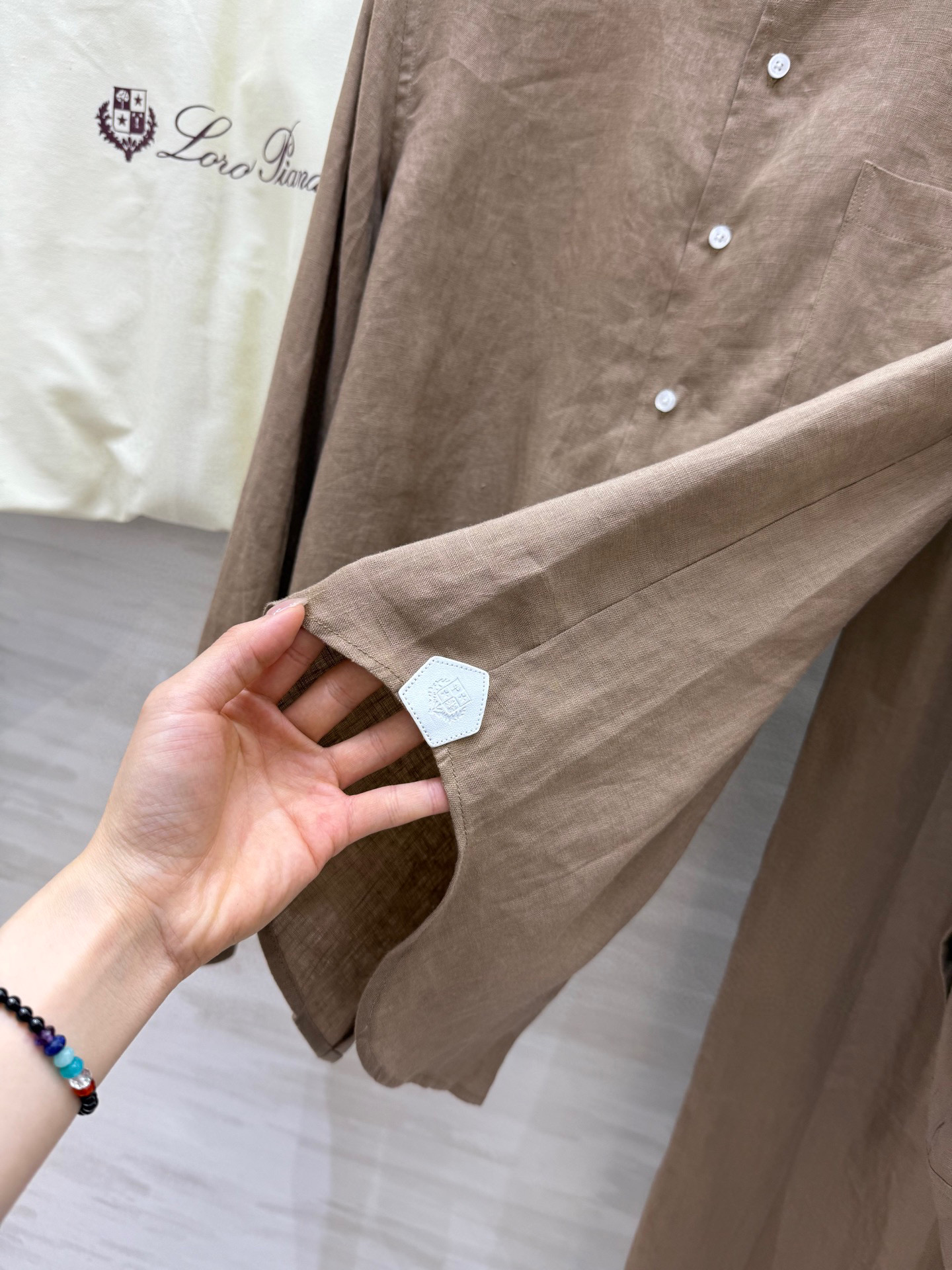 #lP🌹早秋新 棉麻系列 logo皮牌装饰宽松衬衣搭配松紧腰长裤 采用了高克重棉麻面料 质感超好 非常高