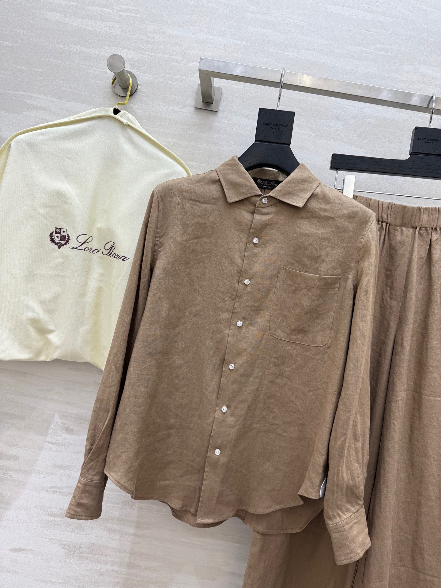 #lP🌹早秋新 棉麻系列 logo皮牌装饰宽松衬衣搭配松紧腰长裤 采用了高克重棉麻面料 质感超好 非常高