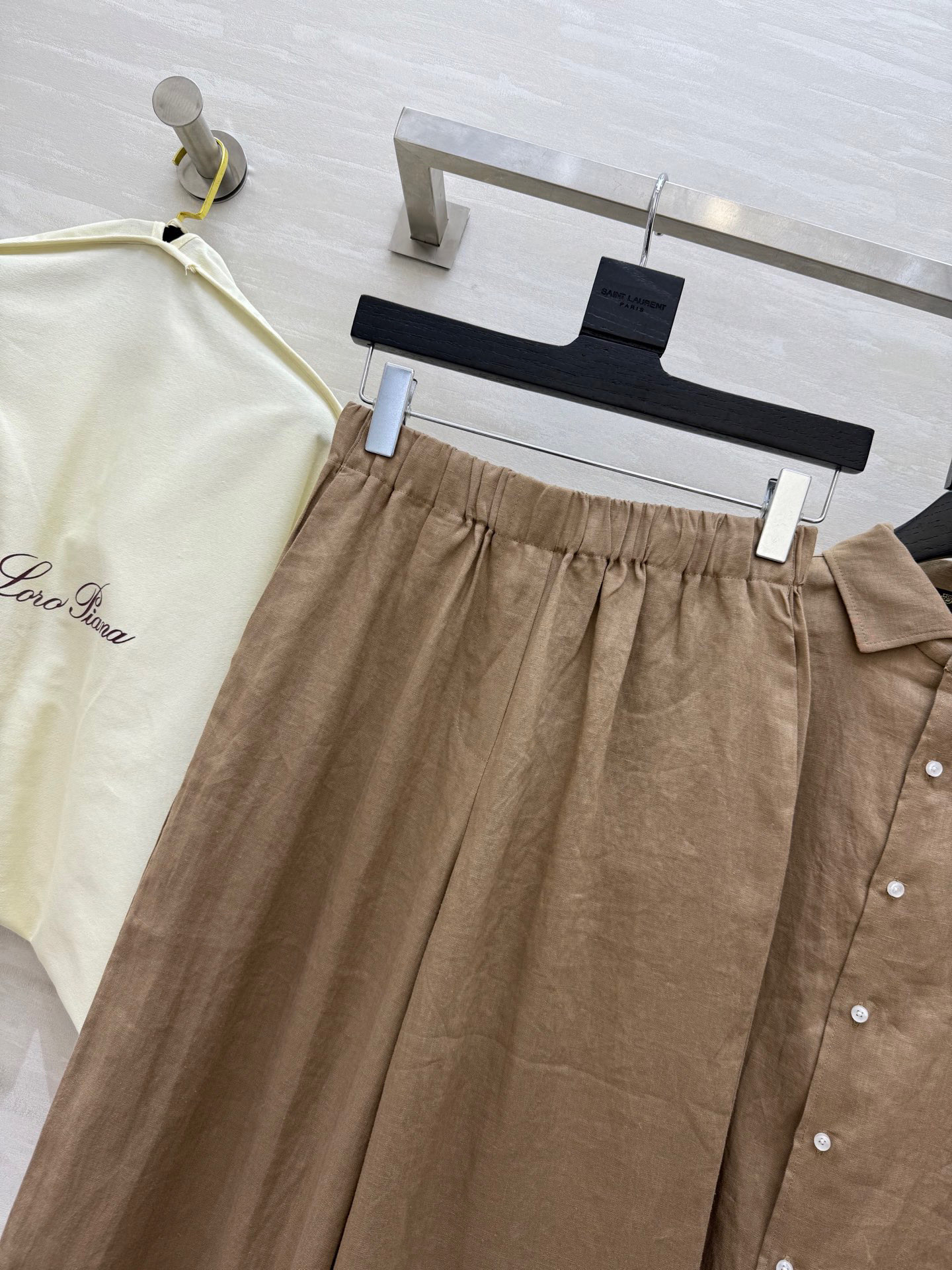 #lP🌹早秋新 棉麻系列 logo皮牌装饰宽松衬衣搭配松紧腰长裤 采用了高克重棉麻面料 质感超好 非常高