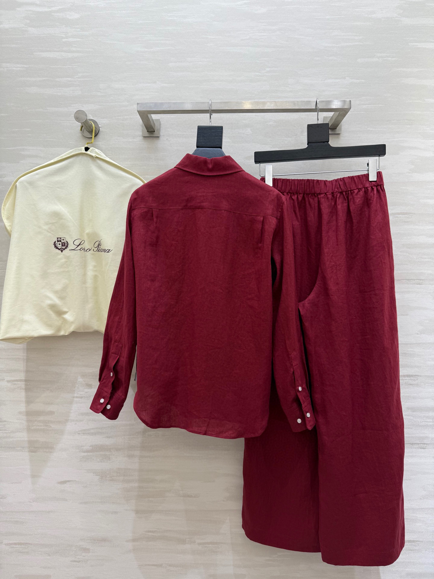 #lP🌹早秋新款 棉麻系列 logo皮牌装饰宽松衬衣搭配松紧腰长裤 采用了高克重棉麻面料 质感超好 非常