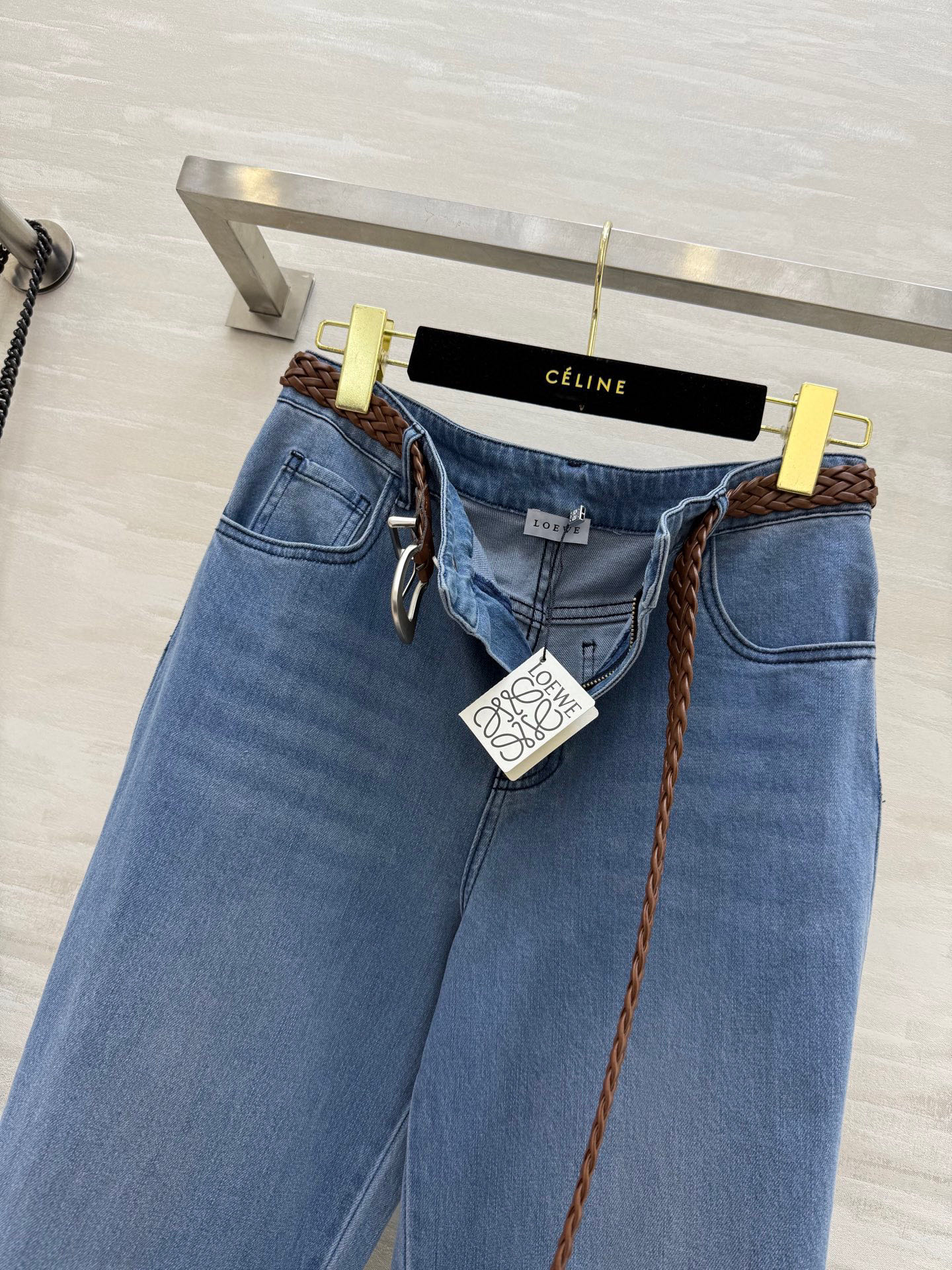 #Loew♡²⁵早秋新款 编织腰带装饰 直筒牛仔裤 直筒版型真是太好穿了 一秒遮肉又显高 版型很绝 采用