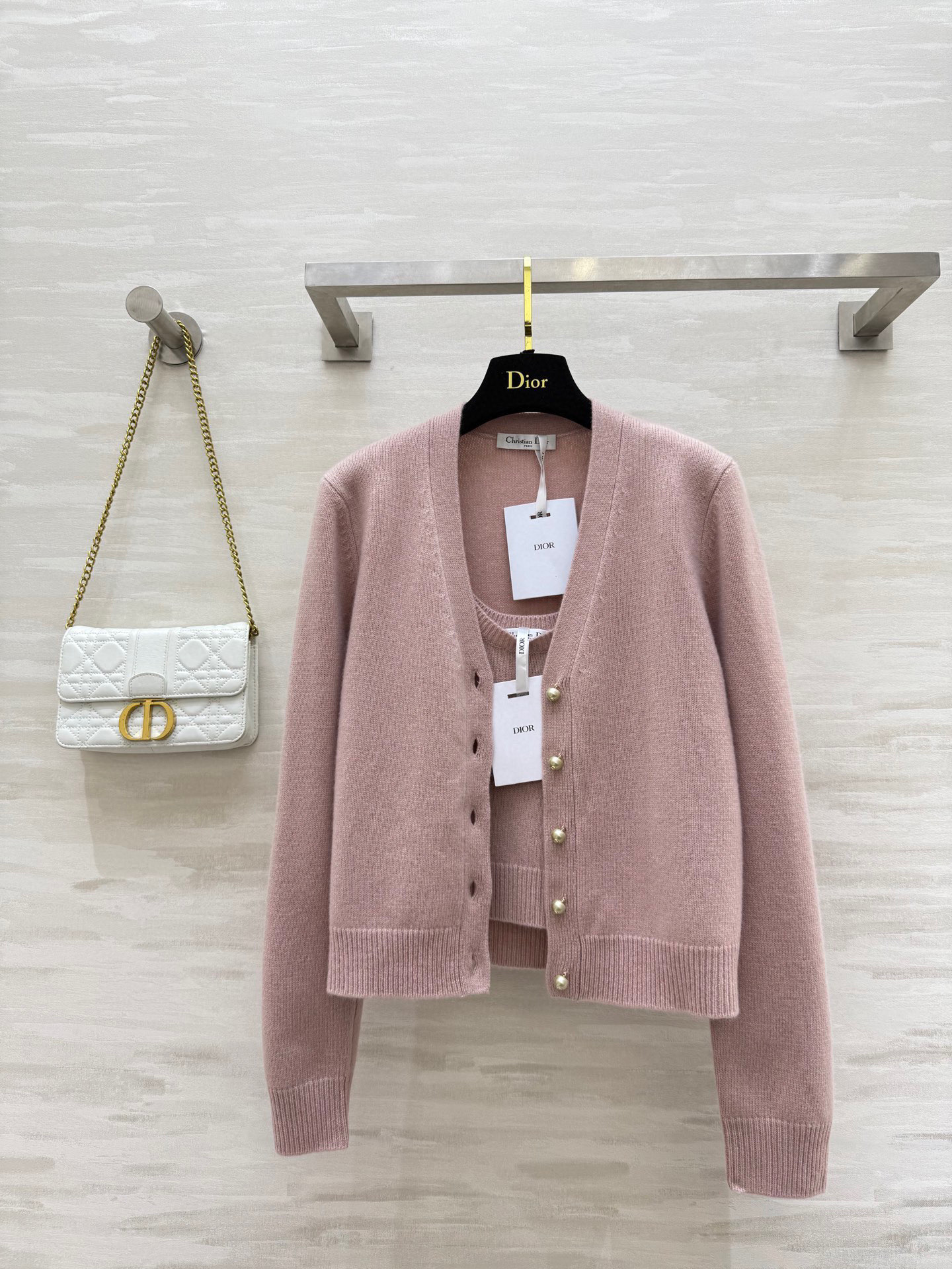 #DIO♡²⁵早秋新款 珍珠扣羊毛针织系列 进口羊毛纱线质量超赞 白富美必入 奢华高级单品 经典百搭版型