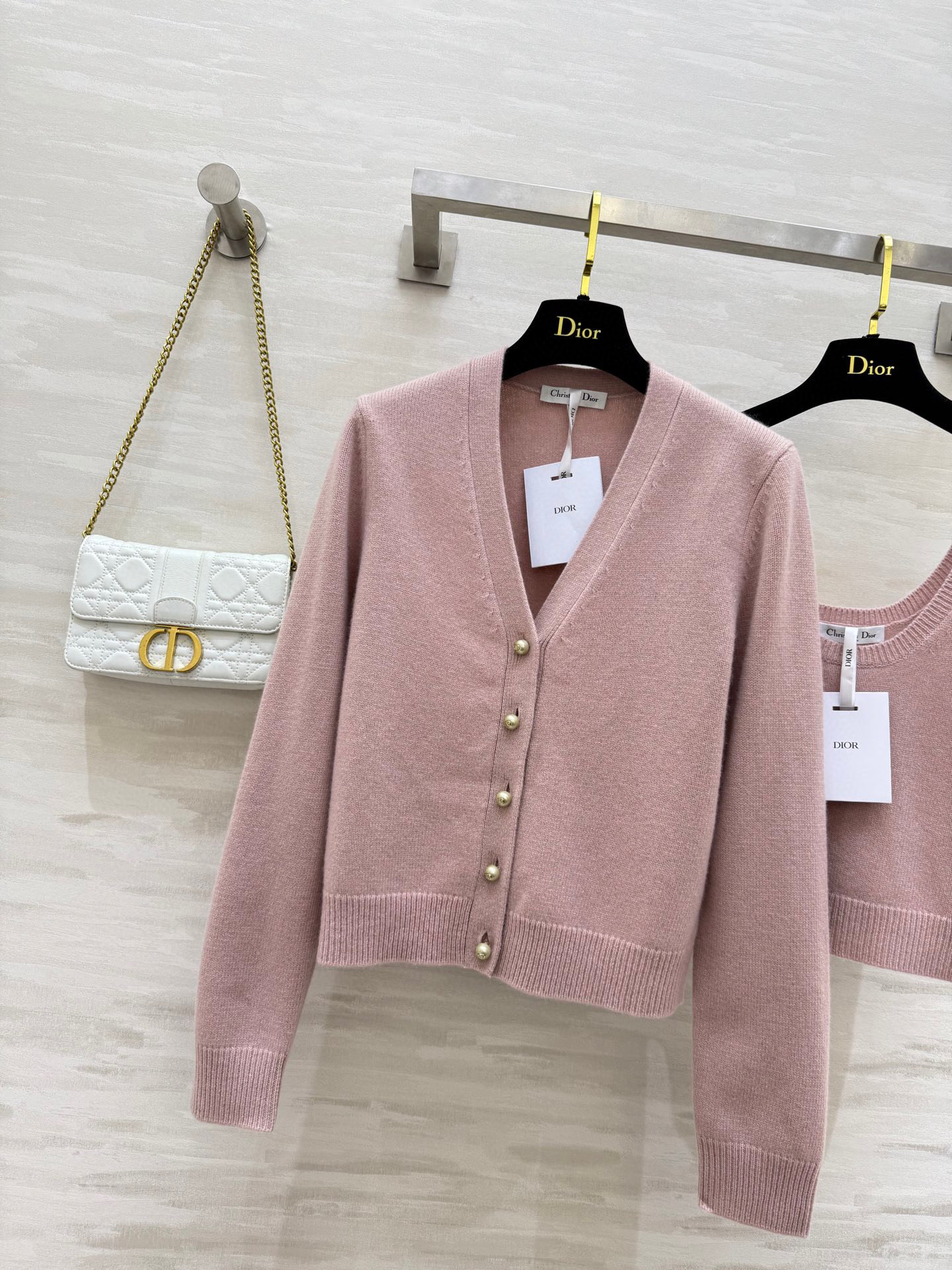 #DIO♡²⁵早秋新款 珍珠扣羊毛针织系列 进口羊毛纱线质量超赞 白富美必入 奢华高级单品 经典百搭版型