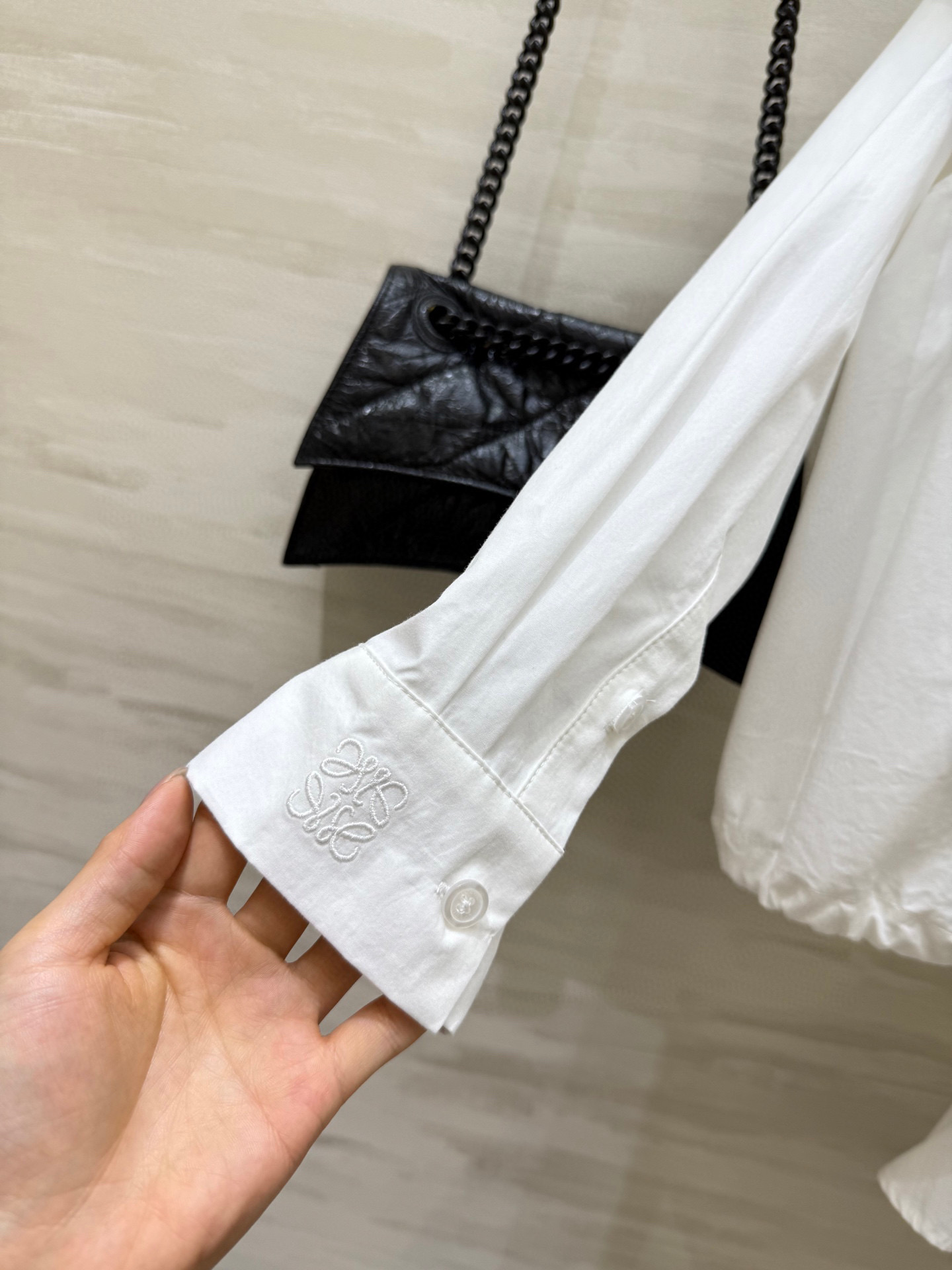 #Loew♡²⁵早秋新款 法式文艺风套装 极简风抽绳 半裙腰间垂饰搭片绑带设计大增添了几分随性与优雅 衬