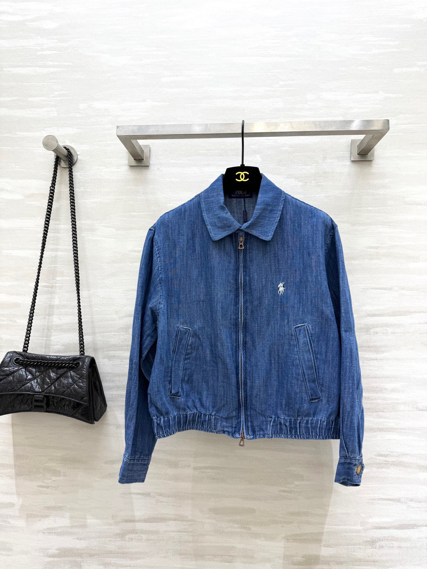 NO:536176,#PoLo early autumn new style jacket classic embroidery pattern The whole style is energetic and comes with a casual and handsome temperament. The embroidery logo is very important. Blue denim fabric. Gray is made of linen fabric. High-quality customization. Spot sizeS/M/L (size s size 44 shoulder width, bust 104, length 49),, jackets & coats, jackets & coats, alexander wang19860909#PoLo早秋新款 夹克外套 经典刺绣图案 整个版型上身精气神 自带休闲帅气气质 刺绣小logo很加分 蓝色牛仔面料 灰色采用亚麻面料 高品质定制 现货首发sizeS/M/L（s码肩宽44,胸围104,衣长49）,,jackets & coats,jackets & coats,alexander wang,Women's clothing