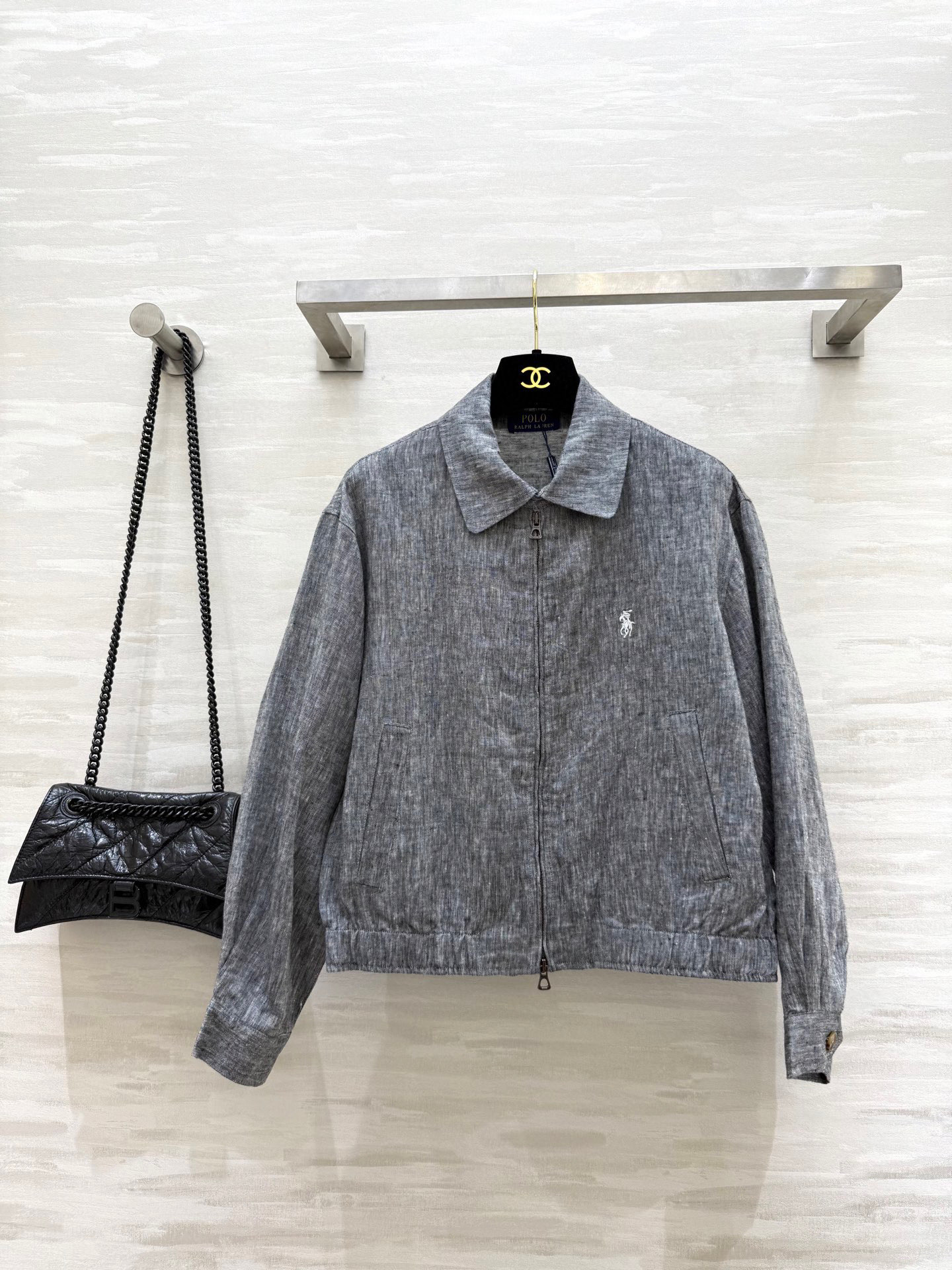 NO:536185,#PoLo early autumn new style jacket classic embroidery pattern The whole style is energetic and comes with a casual and handsome temperament. The embroidery logo is very important. Blue denim fabric. Gray is made of linen fabric. High-quality customization. Spot sizeS/M/L (size s size 44 shoulder width, bust 104, length 49),, jackets & coats, jackets & coats, alexander wang19860909#PoLo早秋新款 夹克外套 经典刺绣图案 整个版型上身精气神 自带休闲帅气气质 刺绣小logo很加分 蓝色牛仔面料 灰色采用亚麻面料 高品质定制 现货首发sizeS/M/L（s码肩宽44,胸围104,衣长49）,,jackets & coats,jackets & coats,alexander wang,Women's clothing