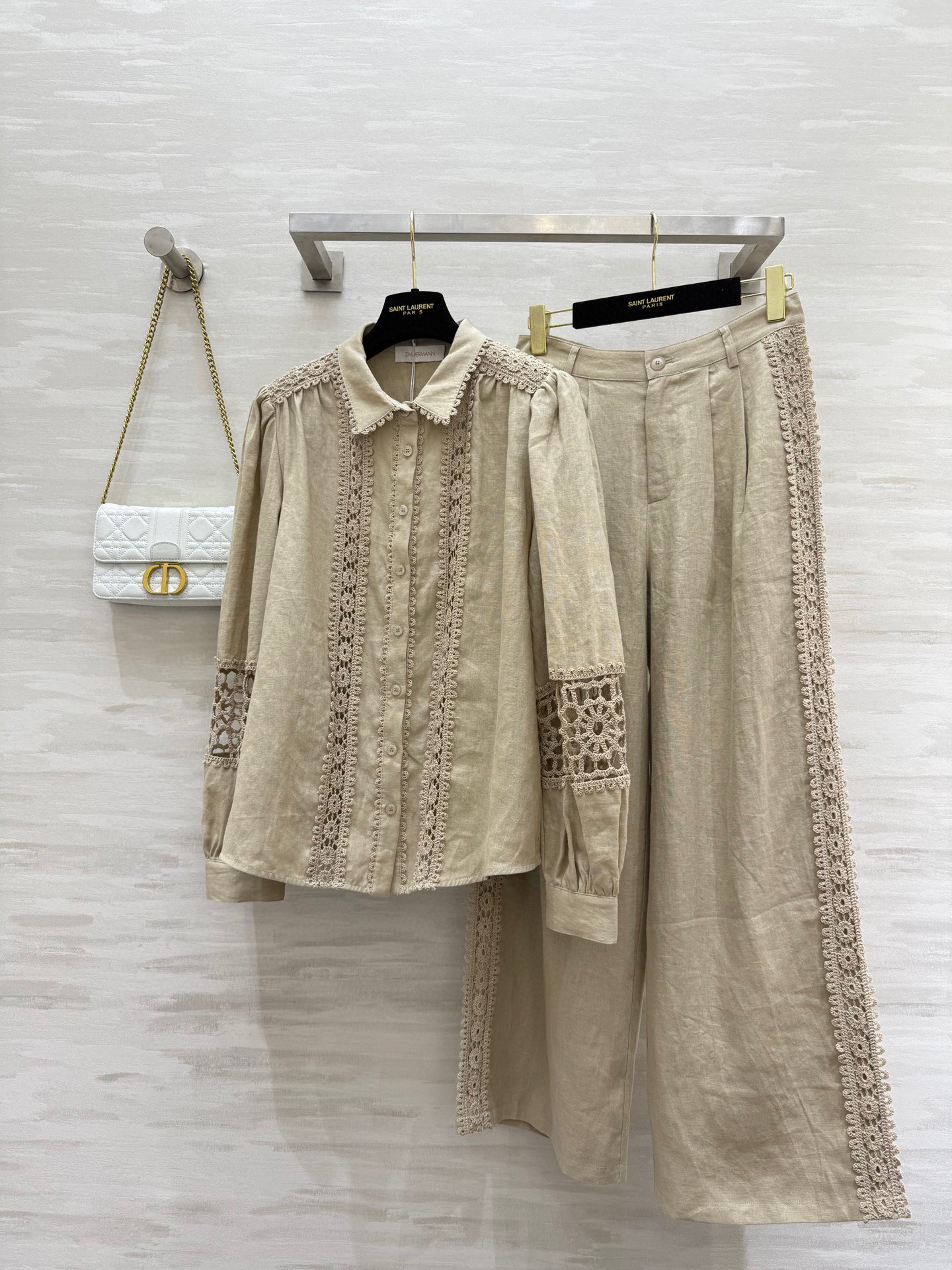 NO:536283,Shirts, trousers.#Zimm new style vacation style series linen set French linen hollow water-soluble plate flower embroidery splicing technology retro palace style top body so beautiful that there is no friends white and rich beauty must be purchased High-quality customization spot first-time sizeS/M/L (size s shirt shoulder width 37, bust 112, length 60, pants waist 66, hip 104, pants length 101),,shirts,alexander wang19860909衬衣,长裤.#Zimm新款 度假风系列 亚麻套装 法式亚麻镂空水溶盘花刺绣拼接工艺 复古宫廷风 上身美到没朋友 白富美必入 高品质定制 现货首发sizeS/M/L（s码衬衫肩宽37,胸围112,衣长60 ,裤子腰围66,臀围104,裤长101）,,shirts,alexander wang,Women's clothing