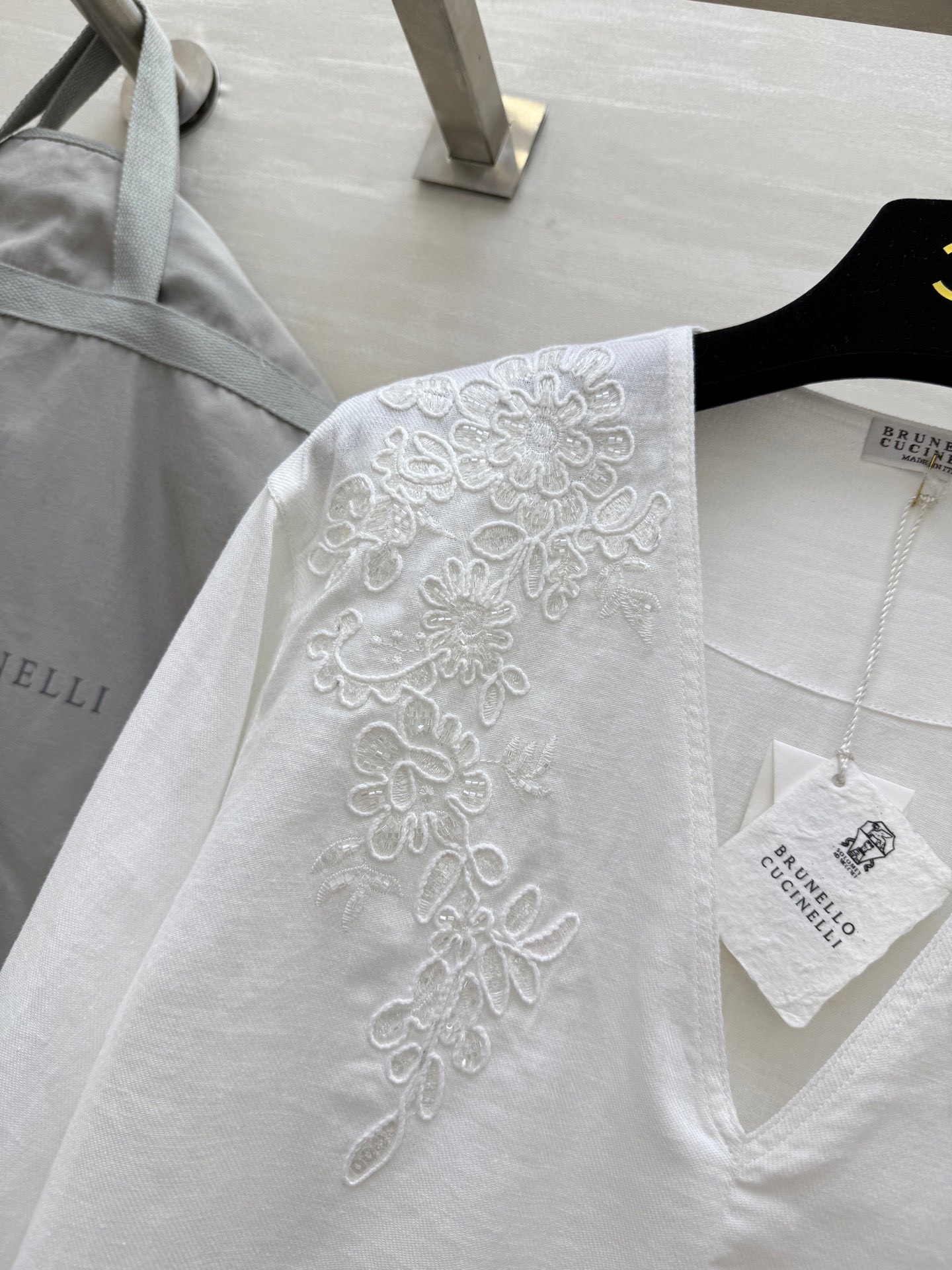 #BC²⁵新款 重磅刺绣盘花工艺亚麻上衣 肩部刺绣立体盘花工艺 日常必备款 出街凹造型老钱风穿搭 采用亚