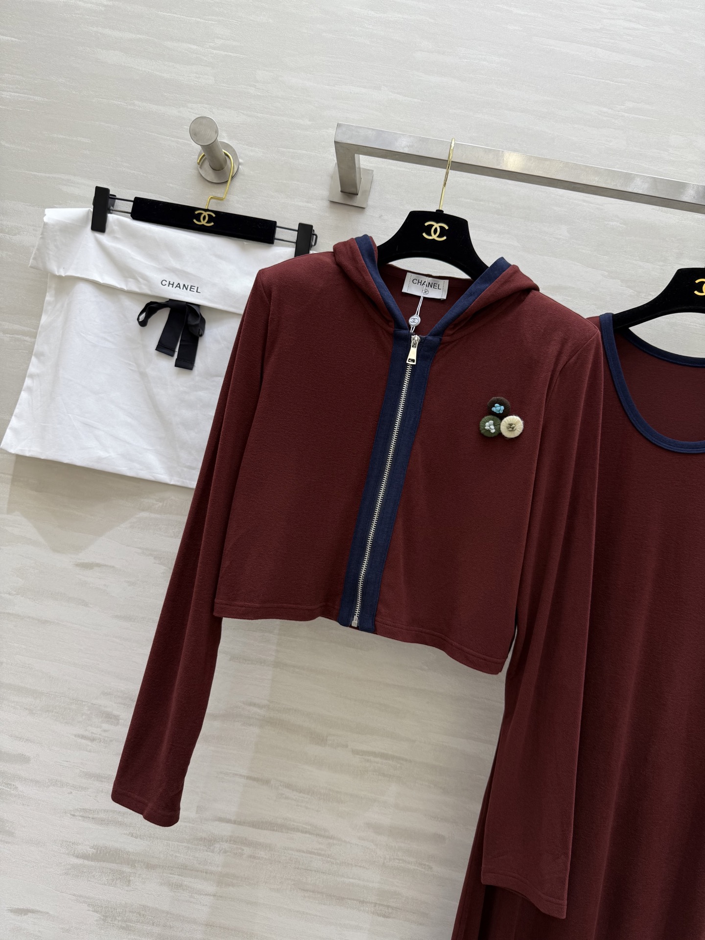 #Chane♡连帽外套➕背心长裙两件套羊毛套装 背心长裙修身显瘦 定制羊毛混纺面料亲肤舒适 高品质定制 