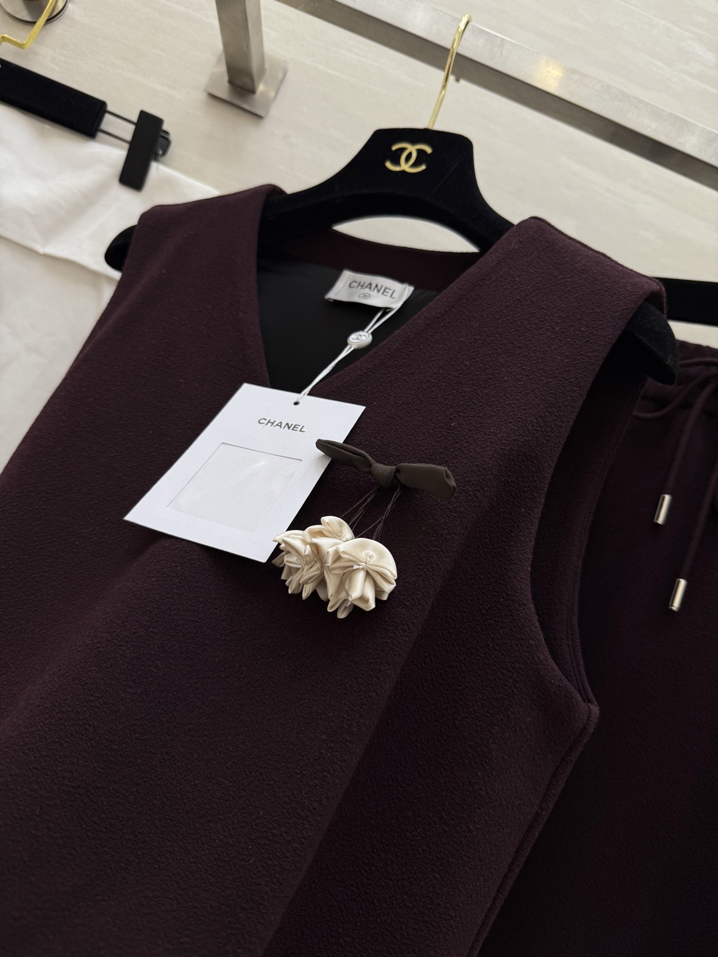 #Chane♡²⁵秋冬新款 醋酸云朵边套装裙 俏皮花朵点缀 立体剪裁版型 无论搭配外套大衣或者任意打底都