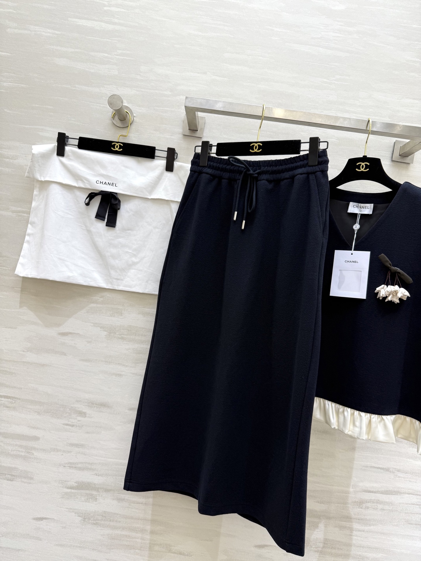 #Chane♡²⁵秋冬新款 醋酸云朵边套装裙 俏皮花朵点缀 立体剪裁版型 无论搭配外套大衣或者任意打底都