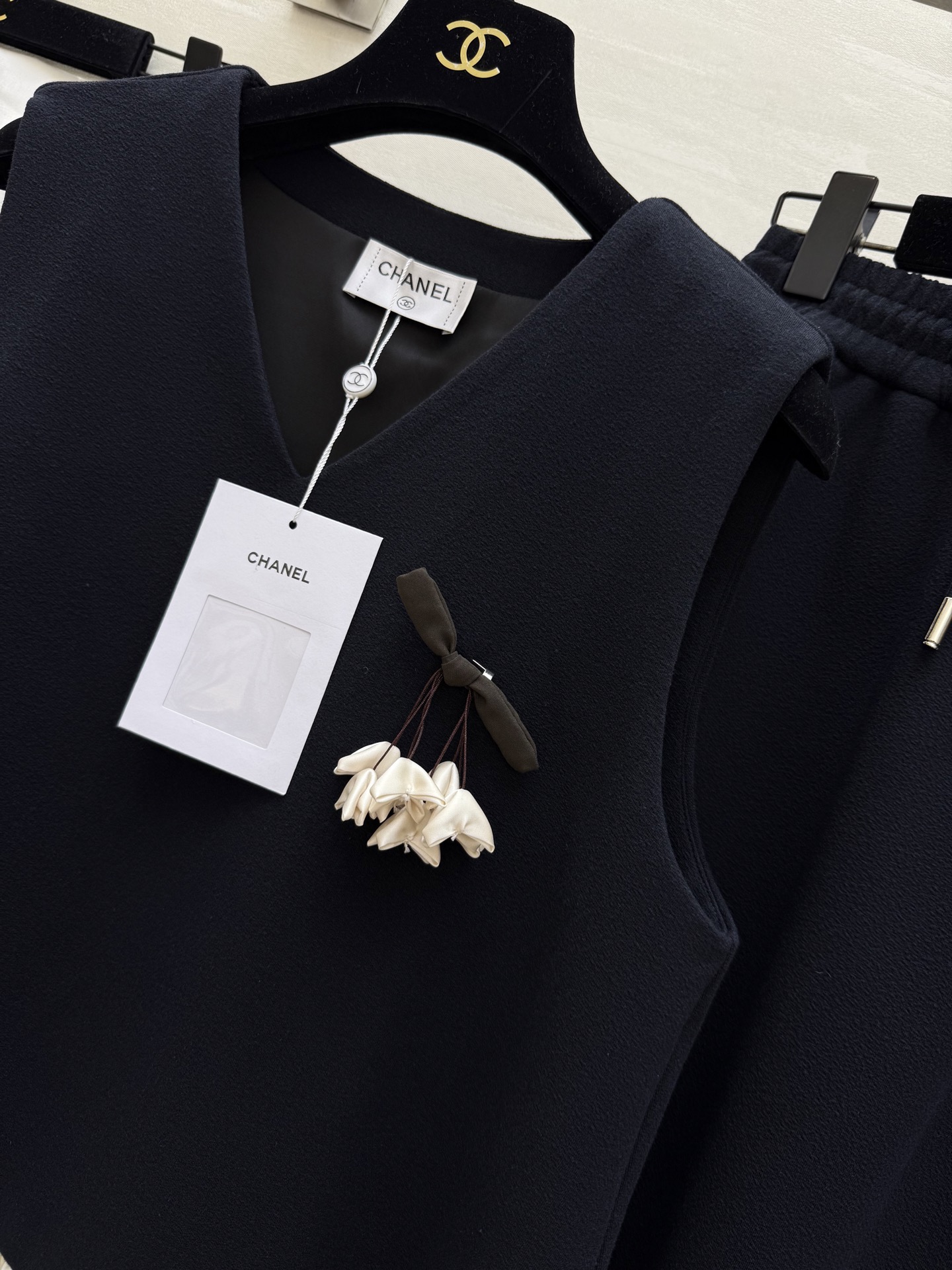 #Chane♡²⁵秋冬新款 醋酸云朵边套装裙 俏皮花朵点缀 立体剪裁版型 无论搭配外套大衣或者任意打底都