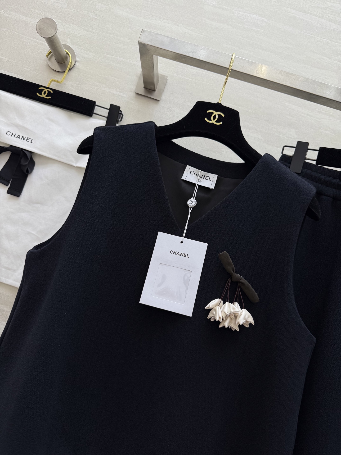 #Chane♡²⁵秋冬新款 醋酸云朵边套装裙 俏皮花朵点缀 立体剪裁版型 无论搭配外套大衣或者任意打底都