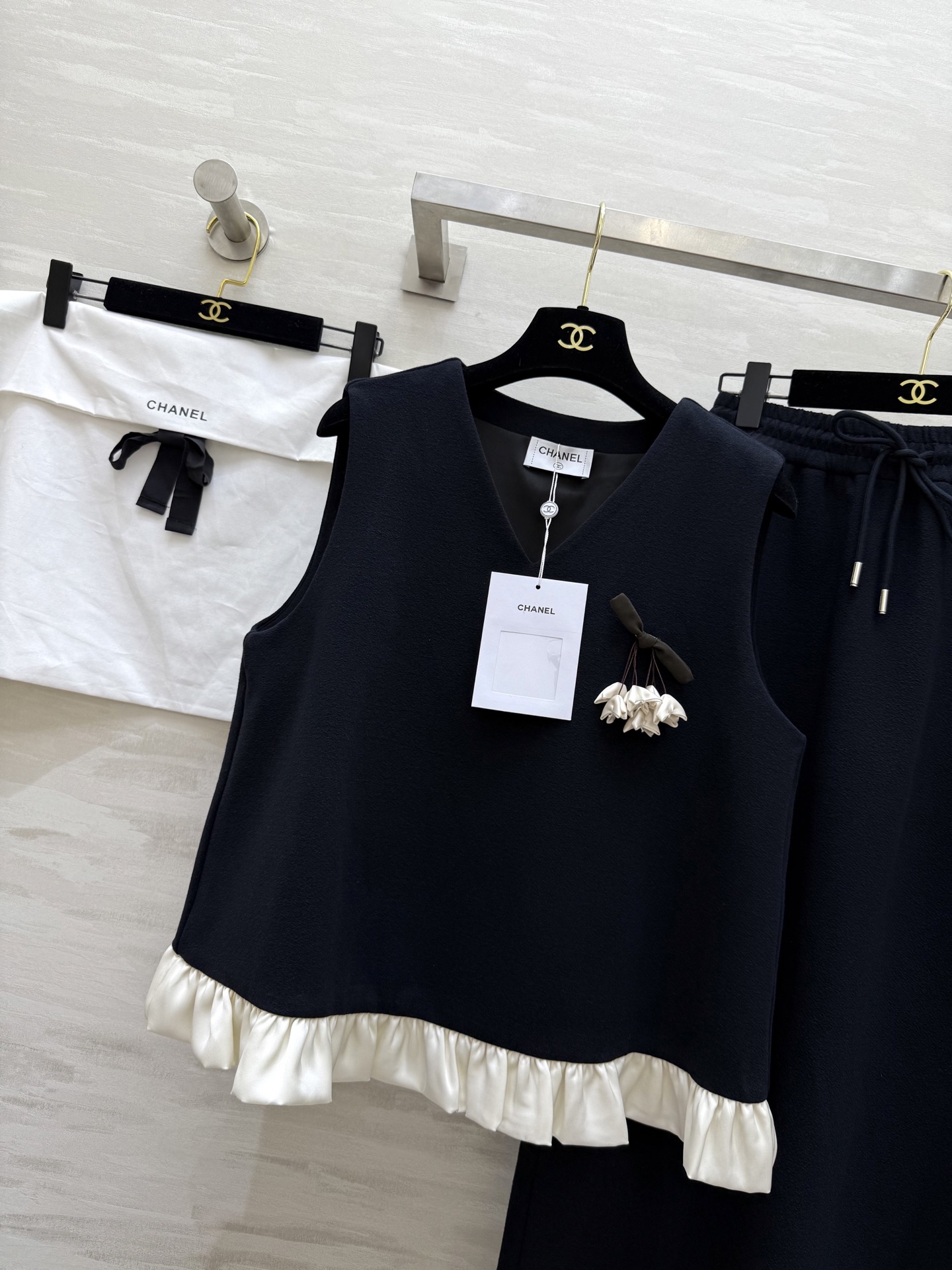 #Chane♡²⁵秋冬新款 醋酸云朵边套装裙 俏皮花朵点缀 立体剪裁版型 无论搭配外套大衣或者任意打底都