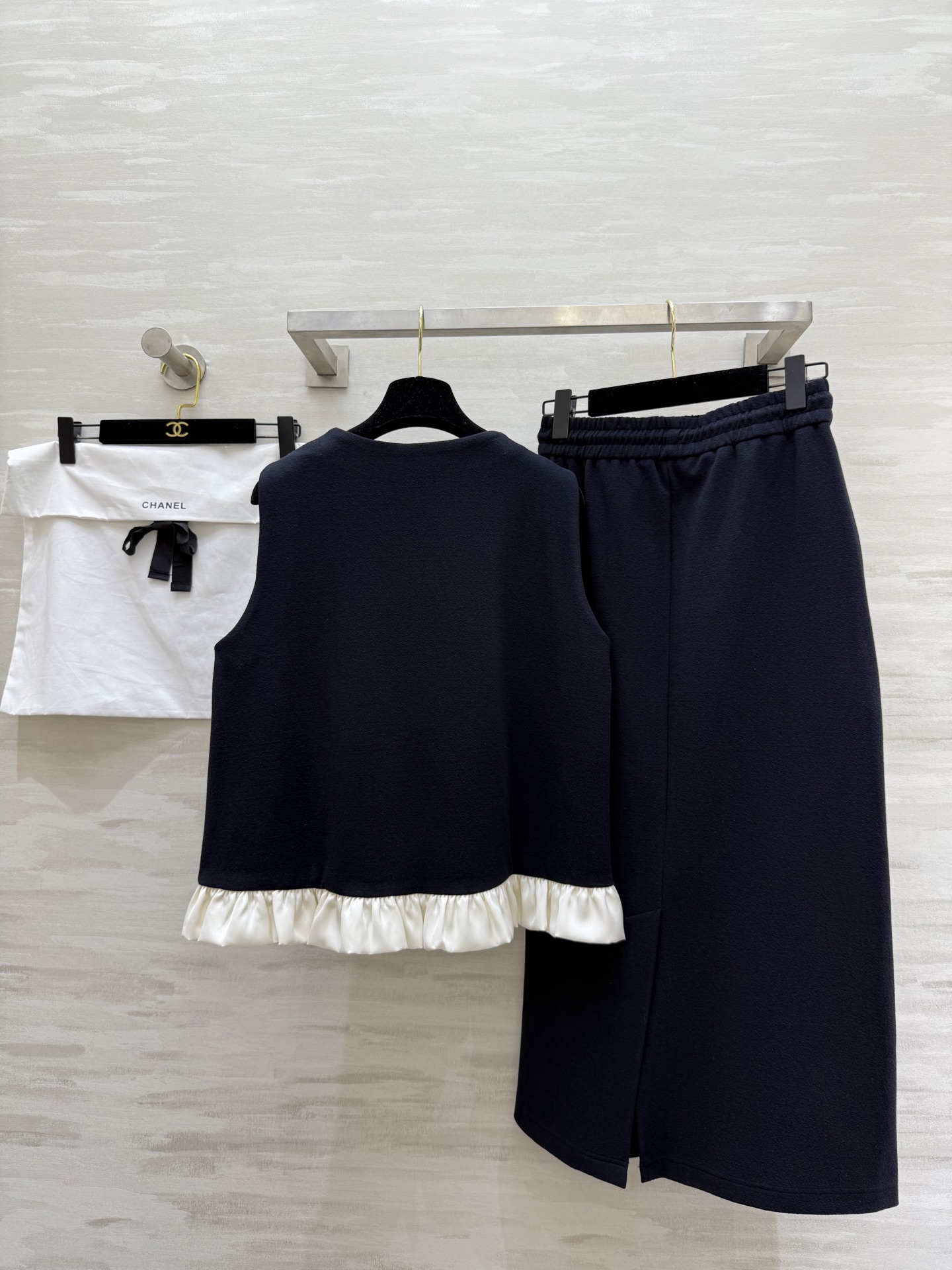 #Chane♡²⁵秋冬新款 醋酸云朵边套装裙 俏皮花朵点缀 立体剪裁版型 无论搭配外套大衣或者任意打底都