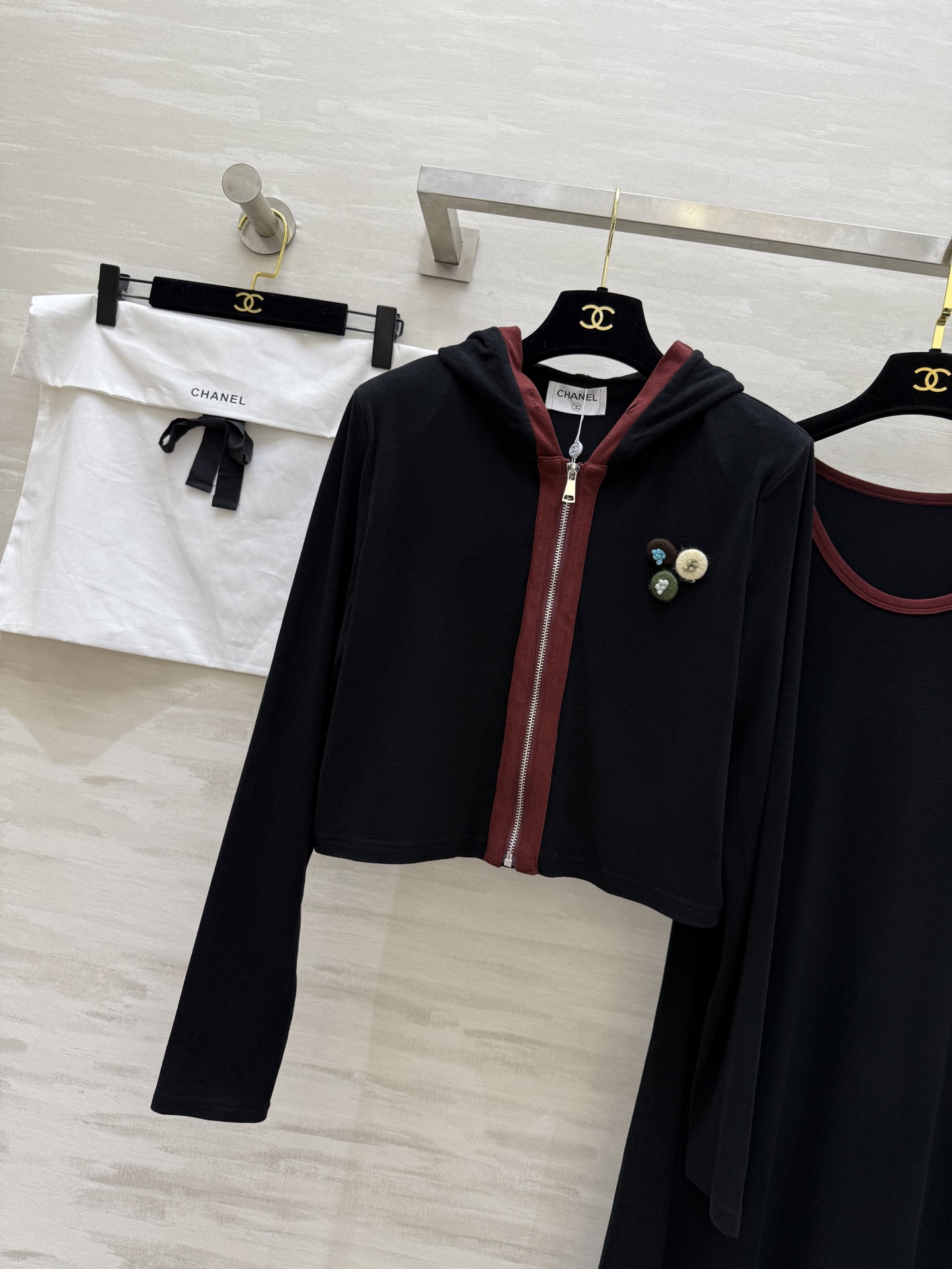 #Chane♡连帽外套➕背心长裙两件套羊毛套装 背心长裙修身显瘦 定制羊毛混纺面料亲肤舒适 高品质定制 