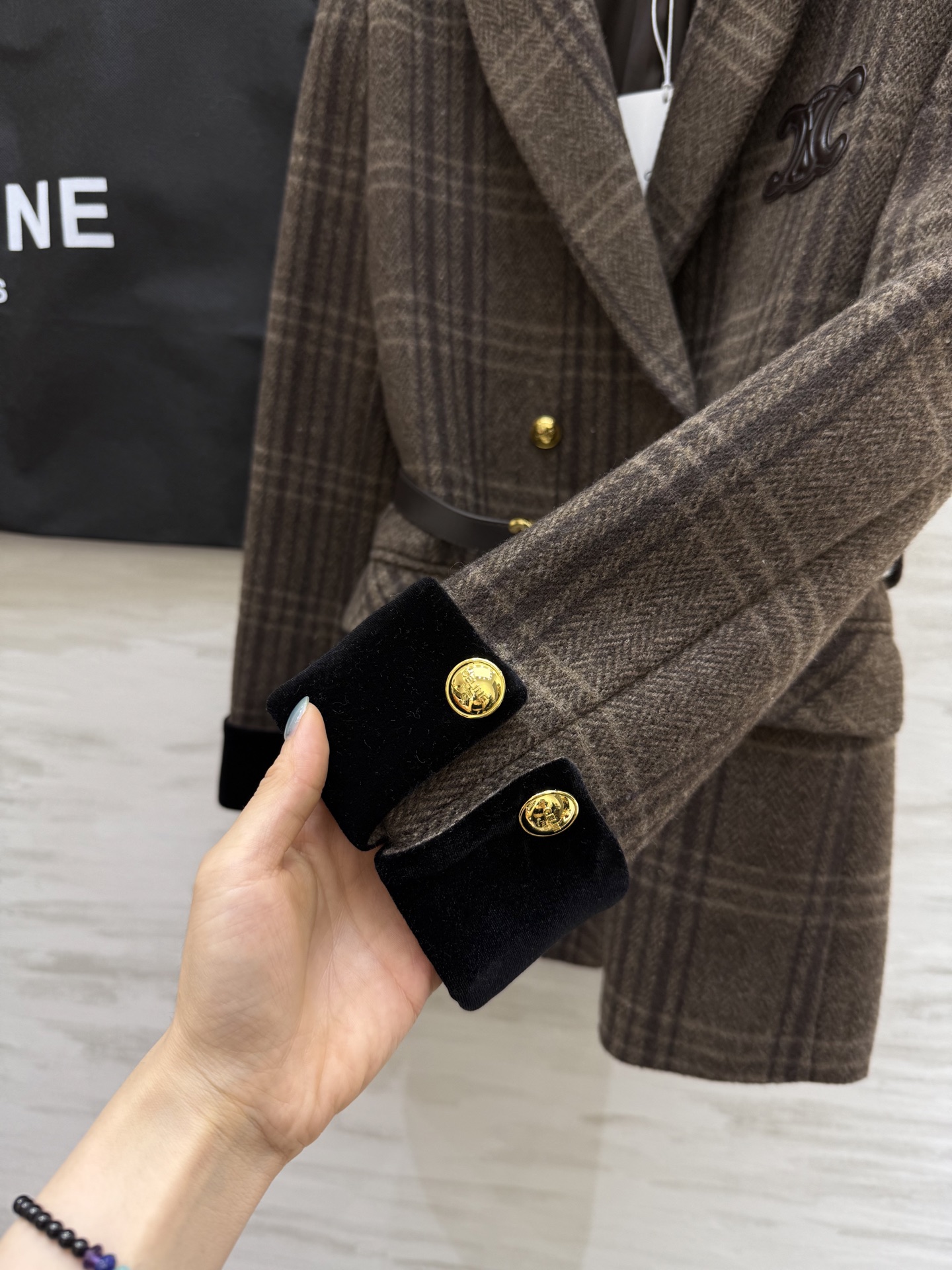 #Celin♡²⁵羊毛格纹西装外套 配送腰带精致高级 定制羊毛混纺面料保暖舒适 高品质 现货来size：