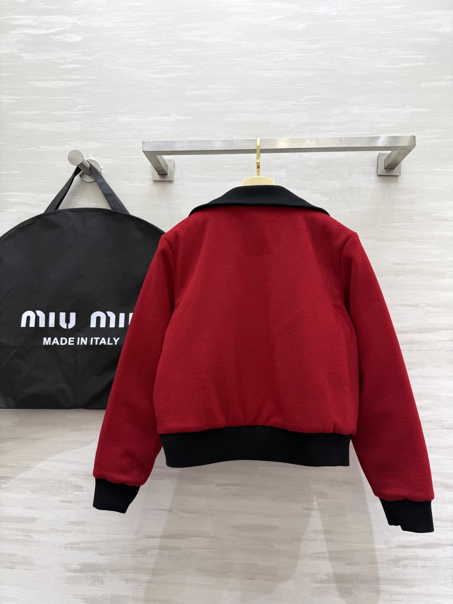 #miumi♡²⁵秋冬新款 短款羊毛夹克棉服 内里夹棉设计保暖舒适 外层定制羊毛混纺面料 高品质 现货来