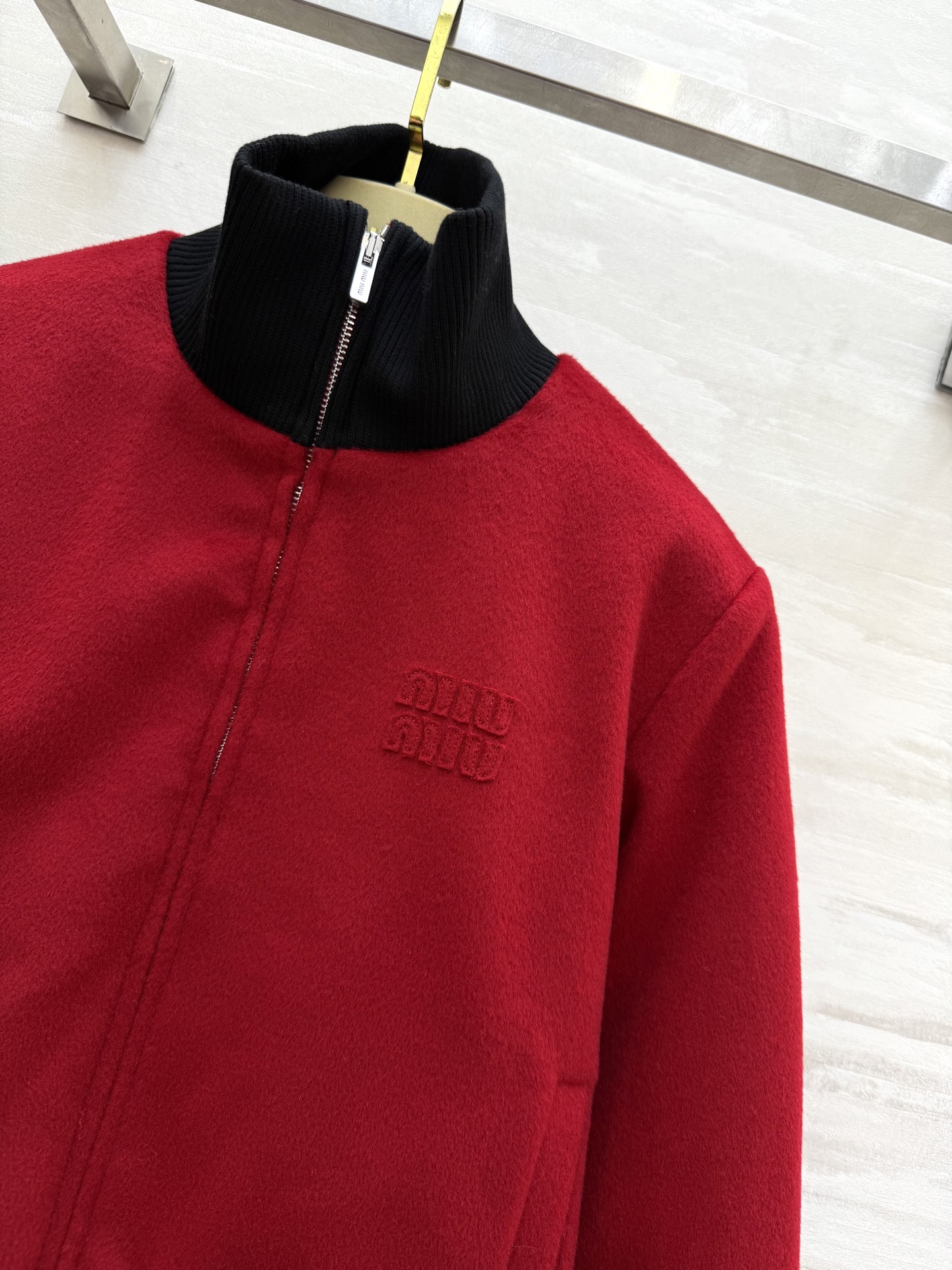 #miumi♡²⁵秋冬新款 短款羊毛夹克棉服 内里夹棉设计保暖舒适 外层定制羊毛混纺面料 高品质 现货来