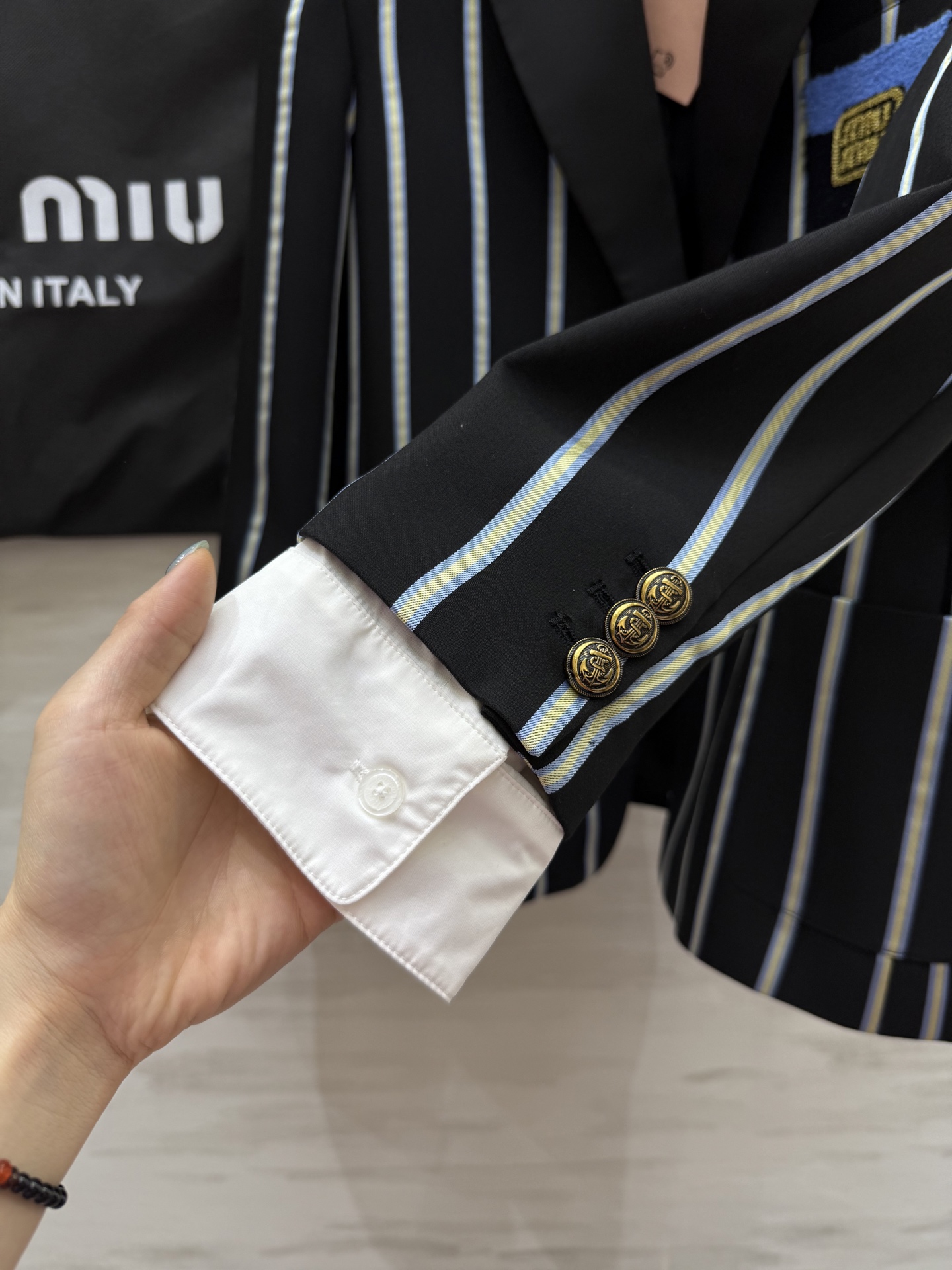 #Miumi♡²⁵秋冬新款 条纹西装外套 高品质定制 现货首发size：S/M/L（S码肩宽：45，胸围