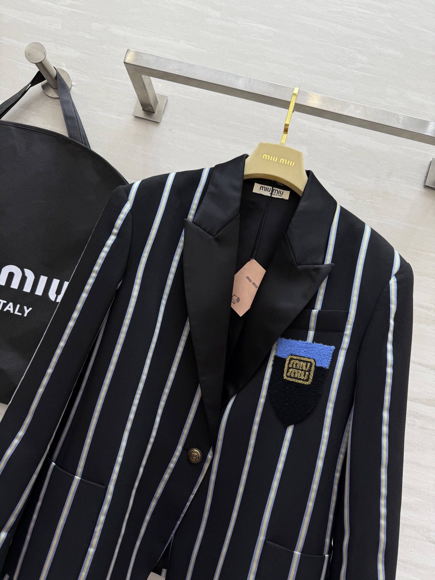 #Miumi♡²⁵秋冬新款 条纹西装外套 高品质定制 现货首发size：S/M/L（S码肩宽：45，胸围