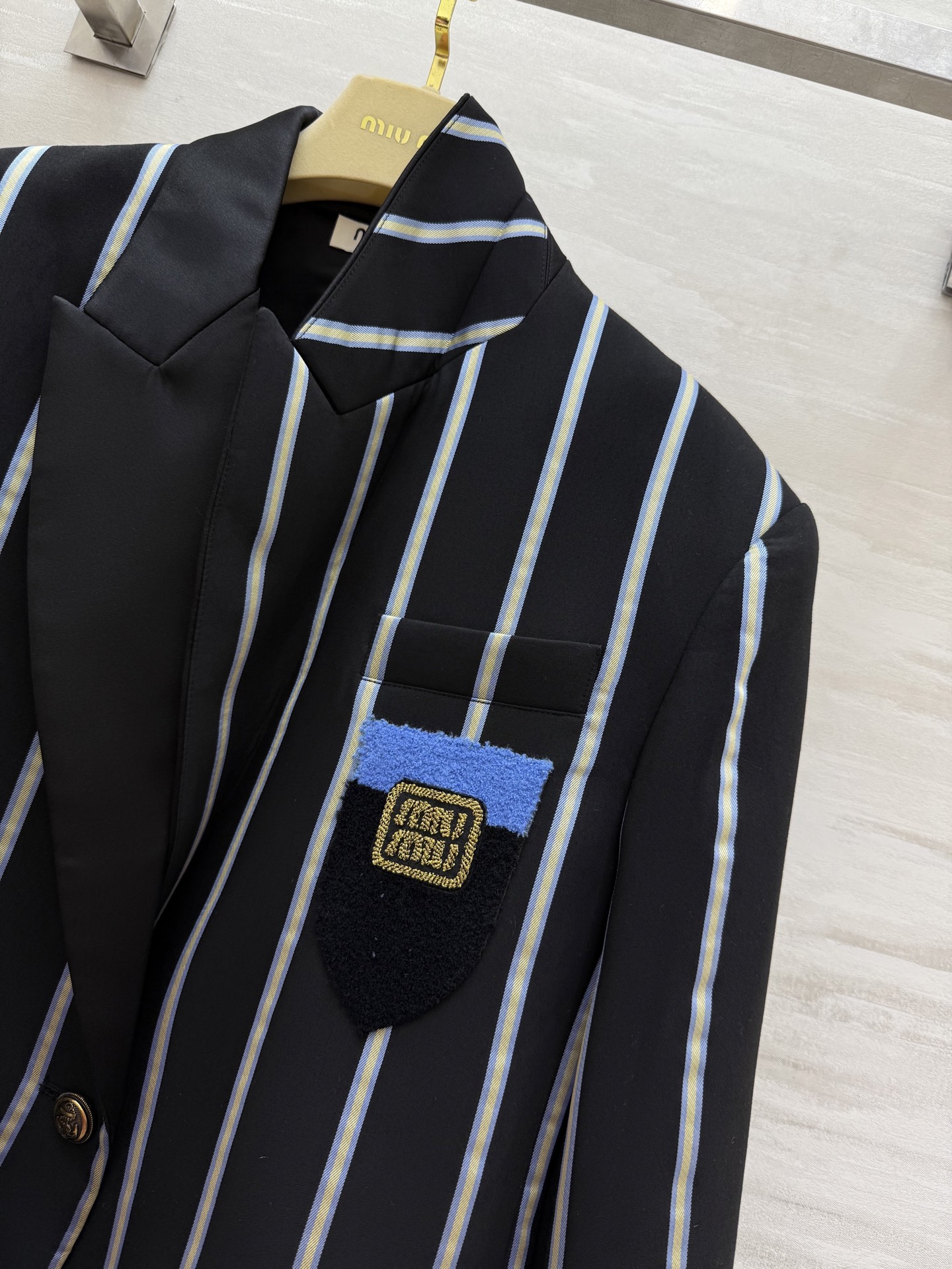 #Miumi♡²⁵秋冬新款 条纹西装外套 高品质定制 现货首发size：S/M/L（S码肩宽：45，胸围