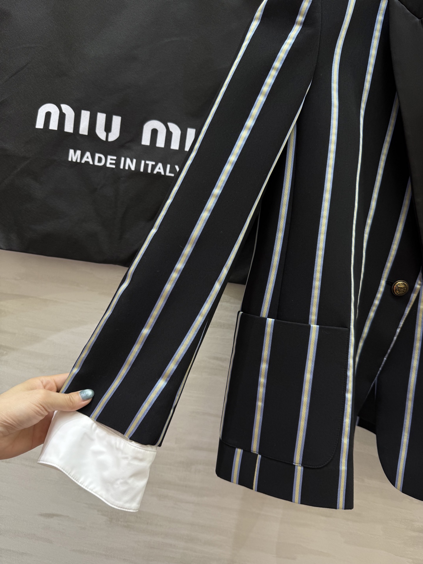 #Miumi♡²⁵秋冬新款 条纹西装外套 高品质定制 现货首发size：S/M/L（S码肩宽：45，胸围