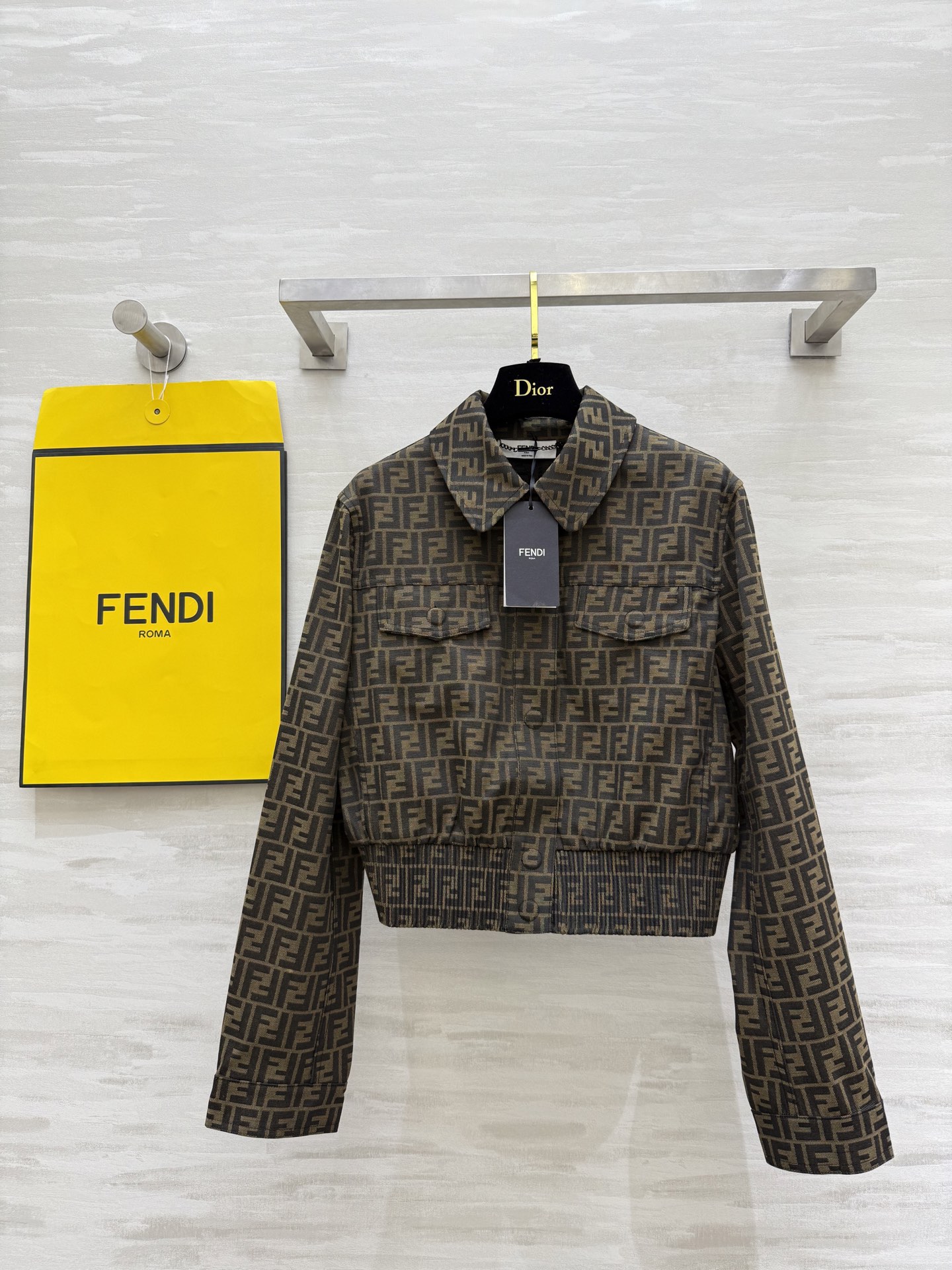 NO:545460,#FEND autumn and winter new style classic brown FF presbyterian jacket high quality customization spot first-time sizeS/M/L (size s shoulder width 40, bust 100, length 47), fendi, jackets & coats, jackets & coats, alexander wang19860909#FEND秋冬新款 经典棕色FF老花夹克外套 高品质定制 现货首发sizeS/M/L（s码肩宽40,胸围100,衣长47）,,fendi,jackets & coats,jackets & coats,alexander wang,Women's clothing