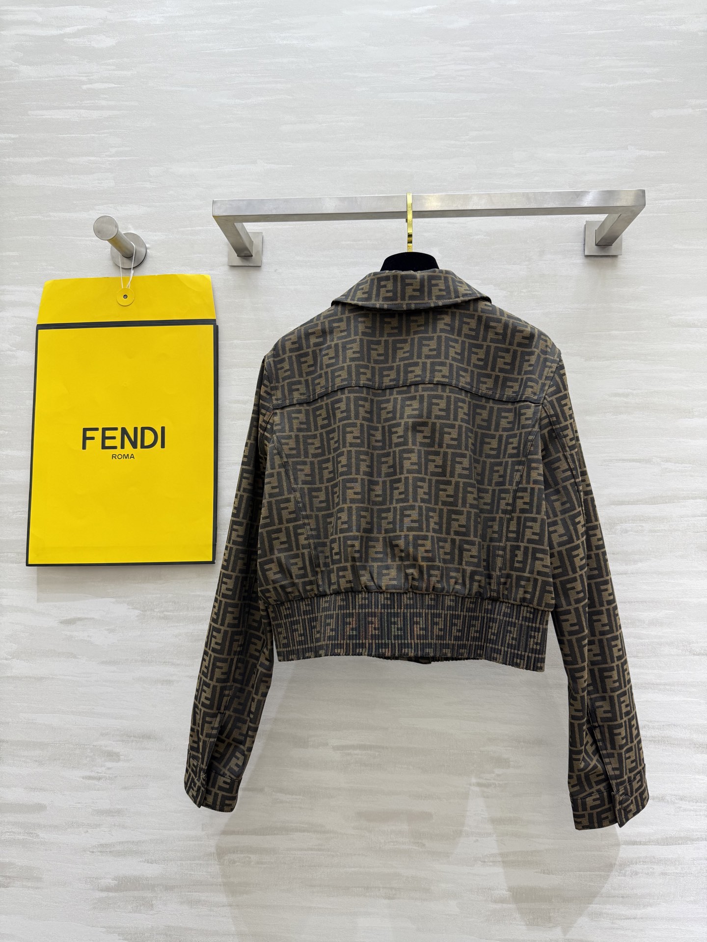 #FEND♡²⁵秋冬新款 经典棕色FF老花夹克外套 高品质定制 现货首发size：S/M/L（s码肩宽：
