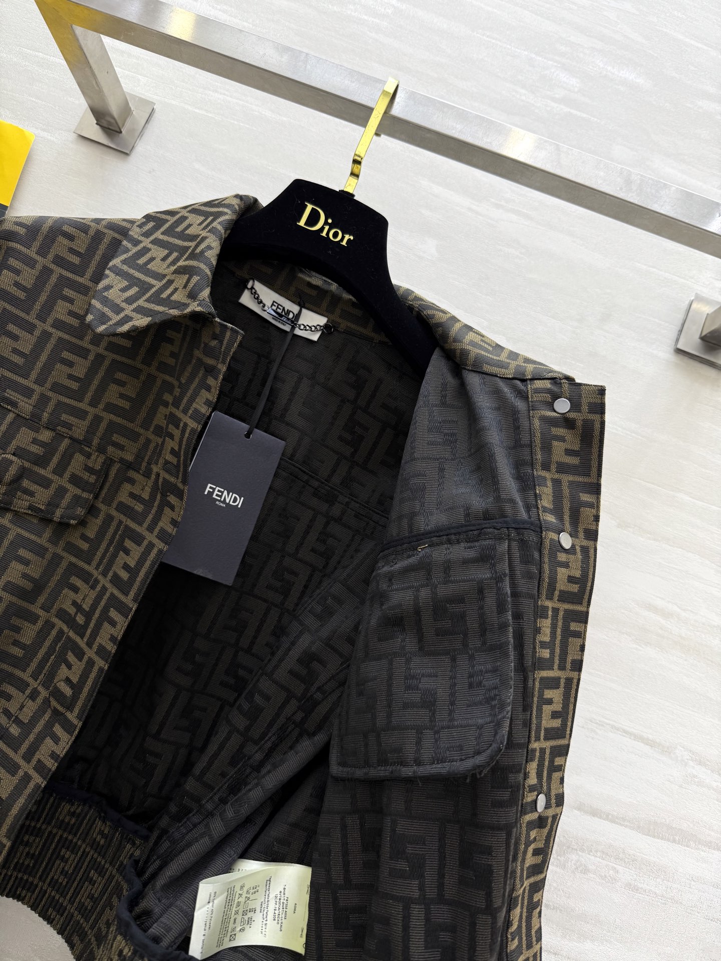 #FEND♡²⁵秋冬新款 经典棕色FF老花夹克外套 高品质定制 现货首发size：S/M/L（s码肩宽：