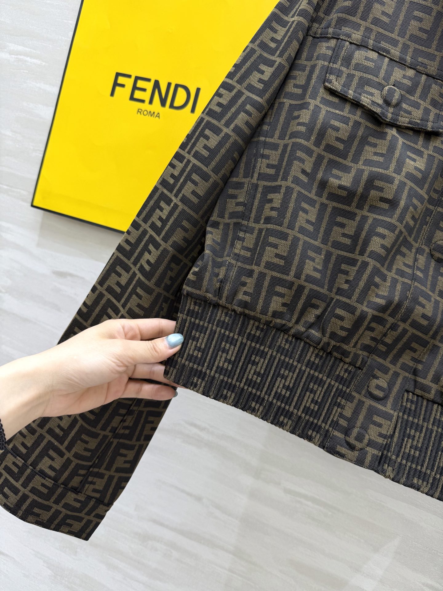 #FEND♡²⁵秋冬新款 经典棕色FF老花夹克外套 高品质定制 现货首发size：S/M/L（s码肩宽：