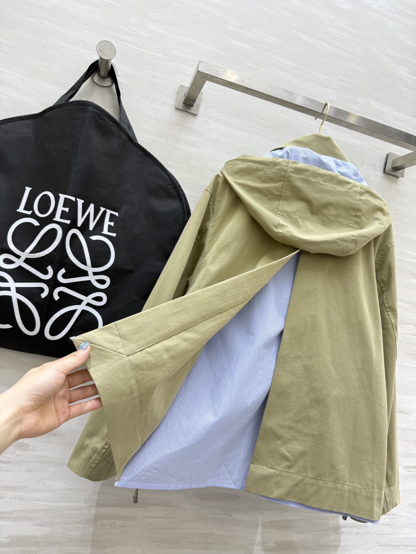 #Loew♡²⁵秋冬新款 假两件设计连帽外套 高品质定制 现货首发size：S/M/L（s码落肩宽：47