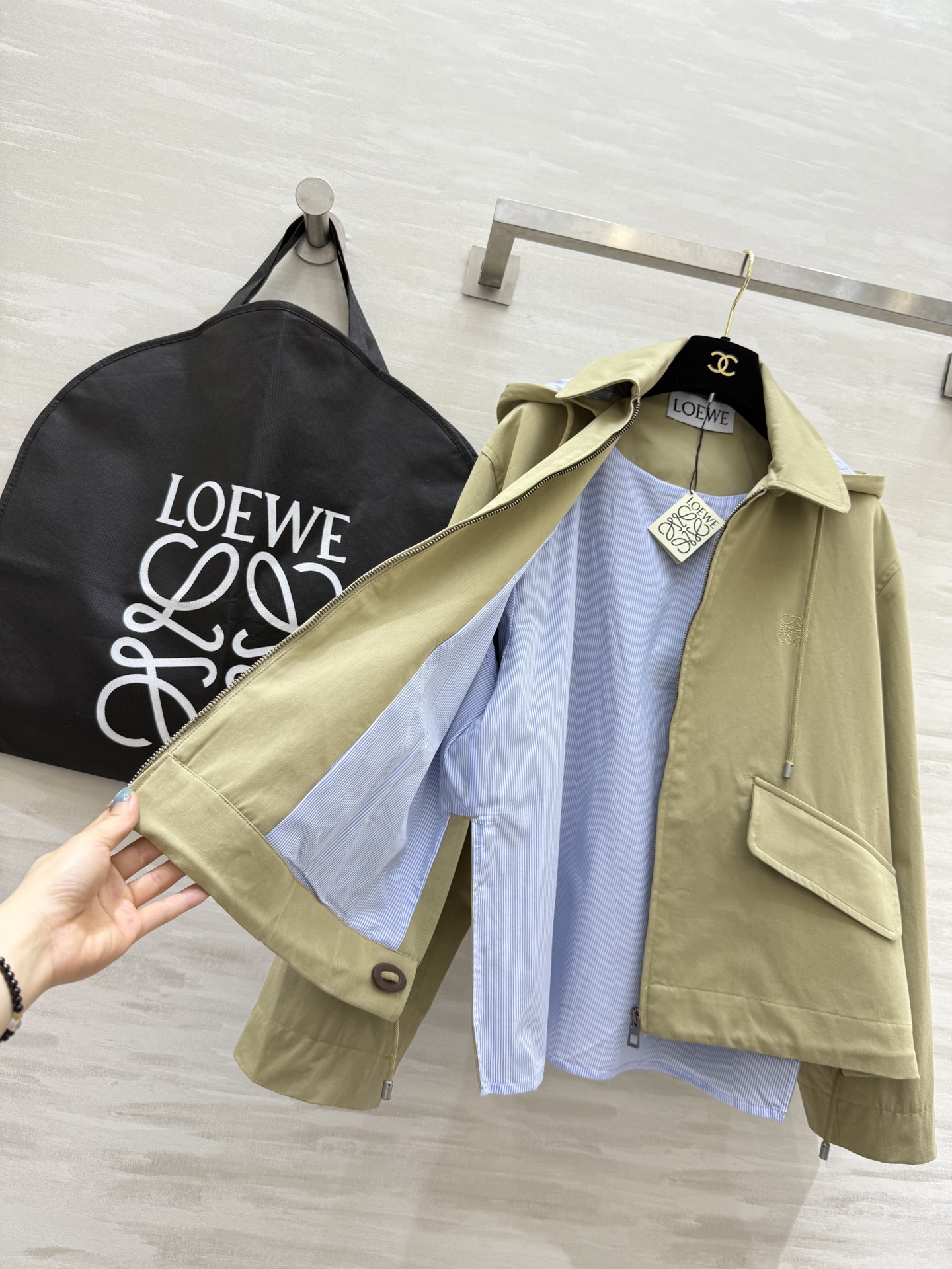 #Loew♡²⁵秋冬新款 假两件设计连帽外套 高品质定制 现货首发size：S/M/L（s码落肩宽：47