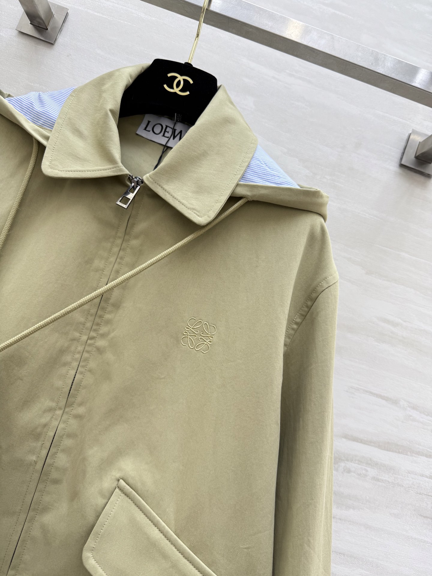 #Loew♡²⁵秋冬新款 假两件设计连帽外套 高品质定制 现货首发size：S/M/L（s码落肩宽：47