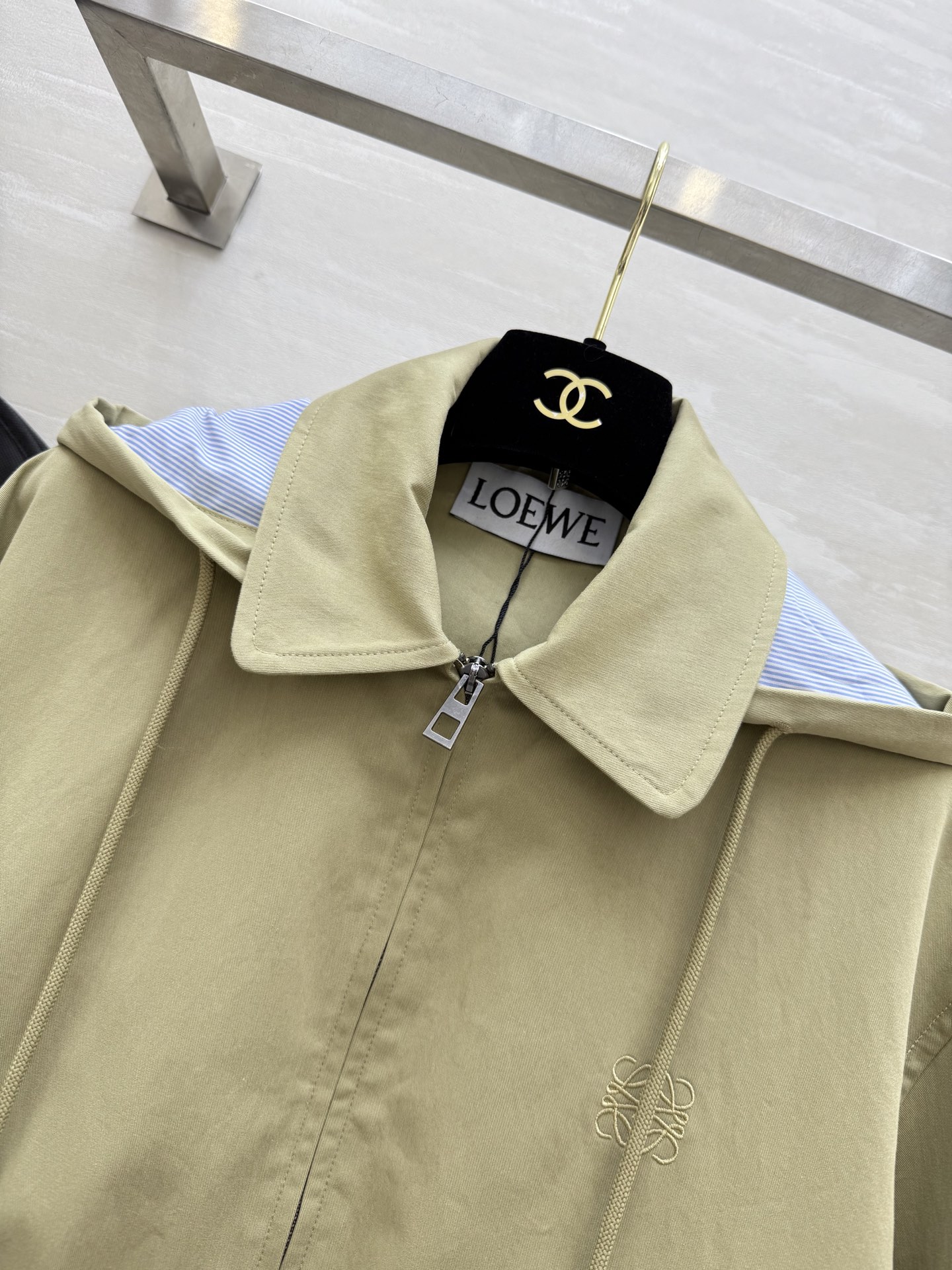#Loew♡²⁵秋冬新款 假两件设计连帽外套 高品质定制 现货首发size：S/M/L（s码落肩宽：47