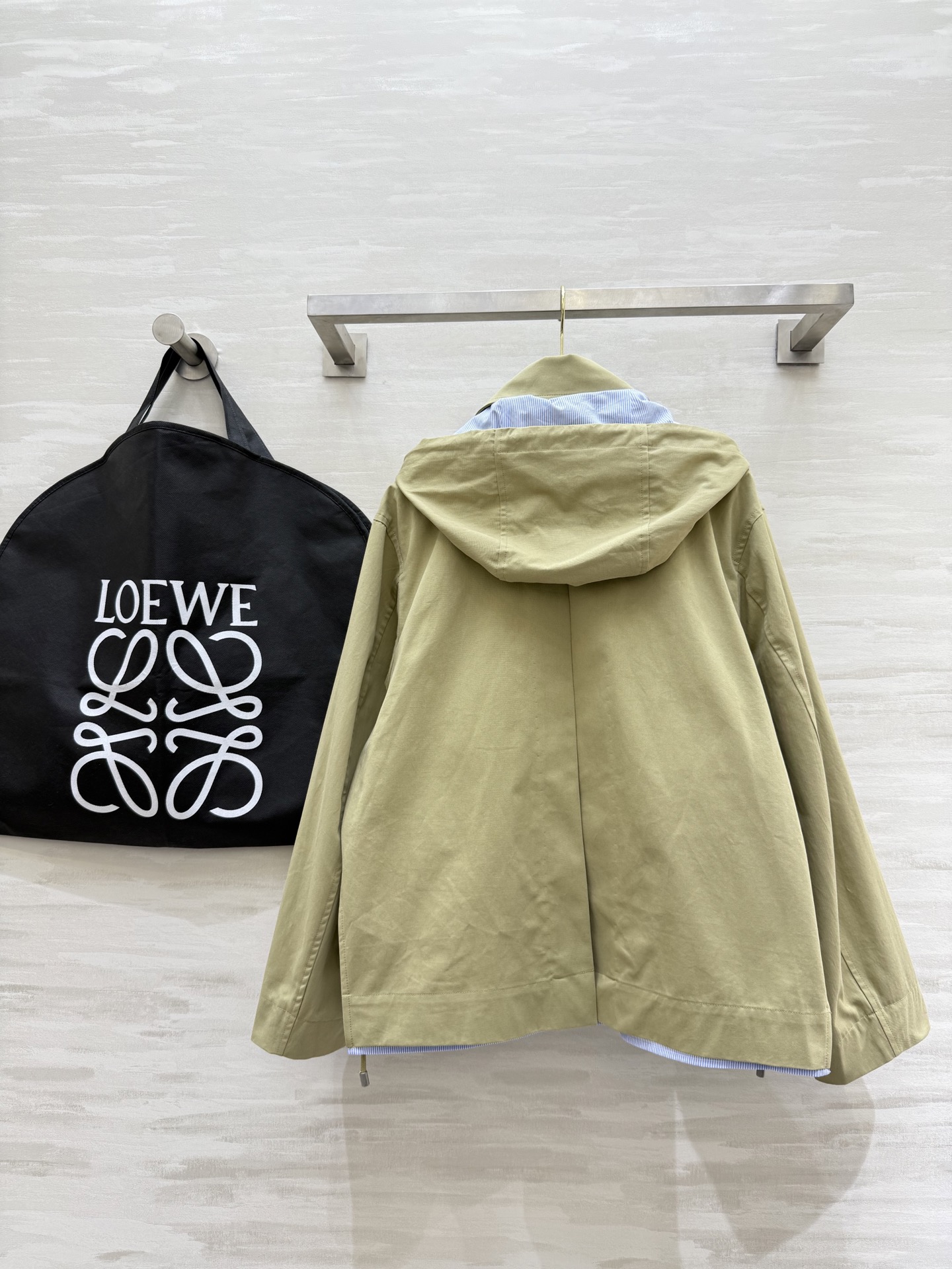 #Loew♡²⁵秋冬新款 假两件设计连帽外套 高品质定制 现货首发size：S/M/L（s码落肩宽：47
