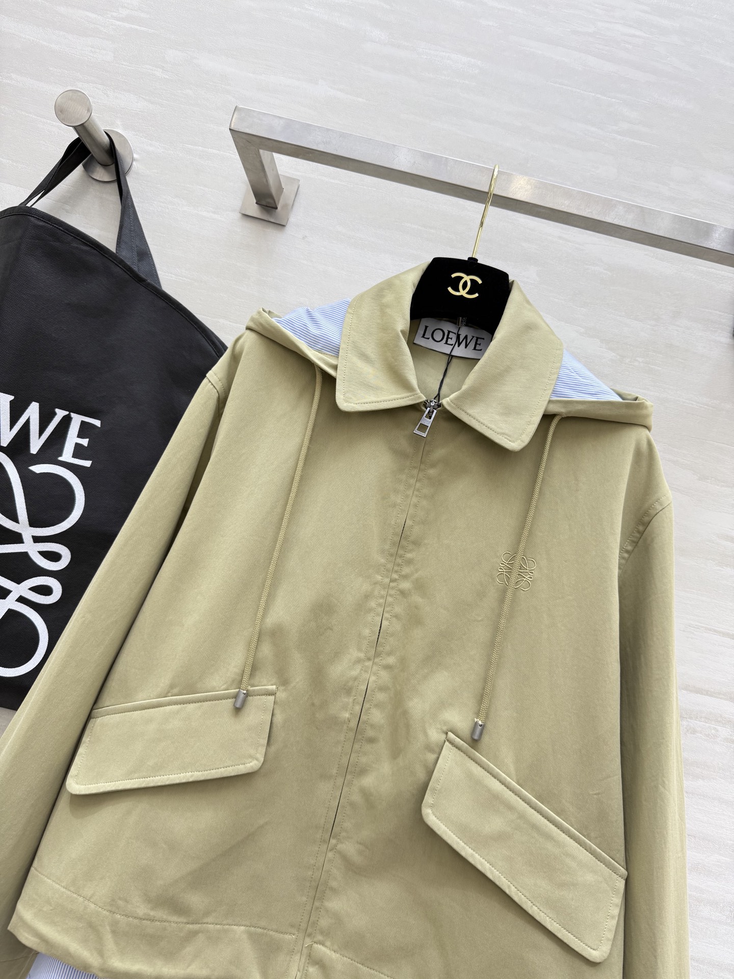 #Loew♡²⁵秋冬新款 假两件设计连帽外套 高品质定制 现货首发size：S/M/L（s码落肩宽：47