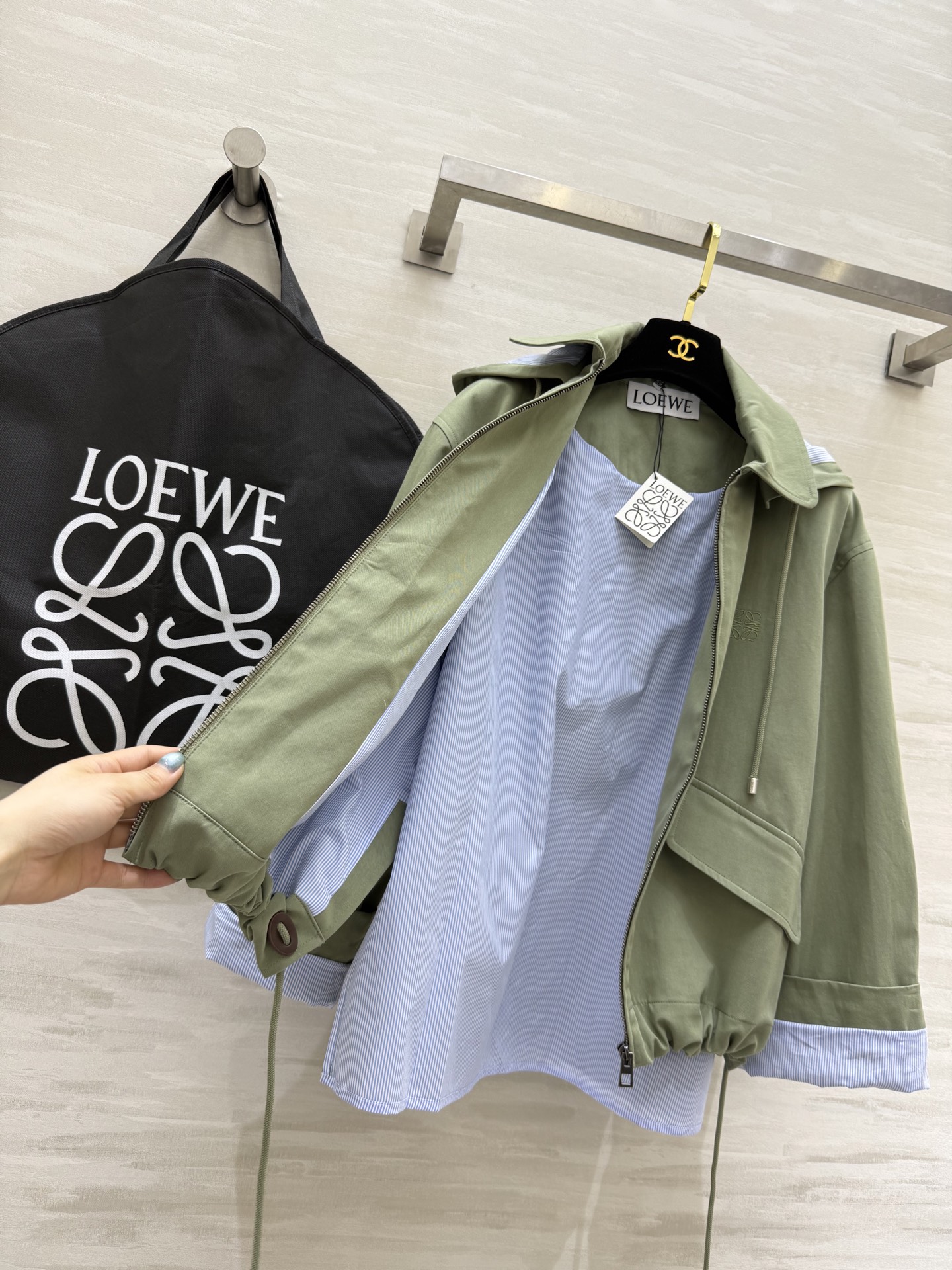 #Loew♡²⁵秋冬新款 假两件设计连帽外套 高品质定制 现货首发size：S/M/L（s码落肩宽：47