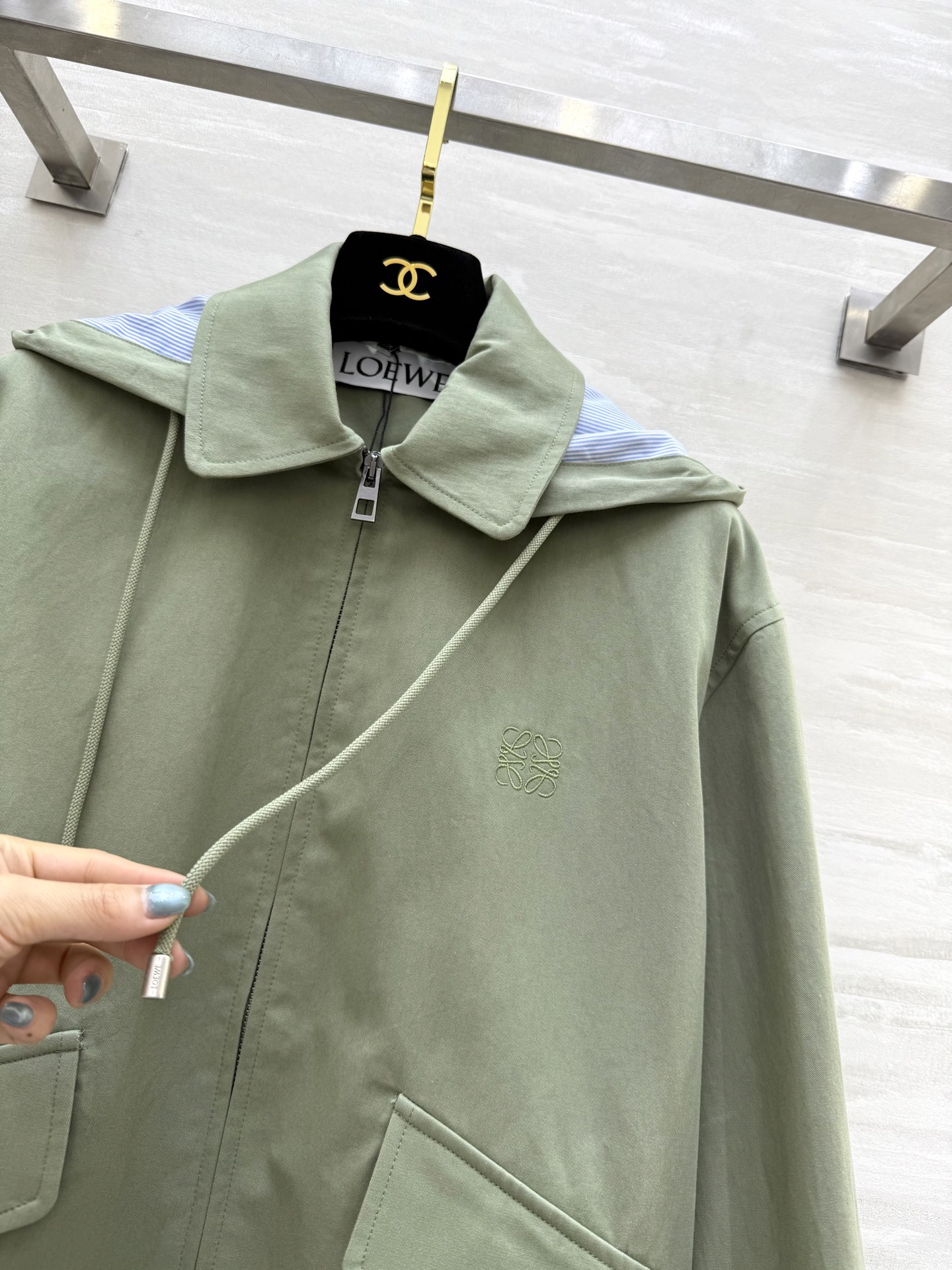 #Loew♡²⁵秋冬新款 假两件设计连帽外套 高品质定制 现货首发size：S/M/L（s码落肩宽：47