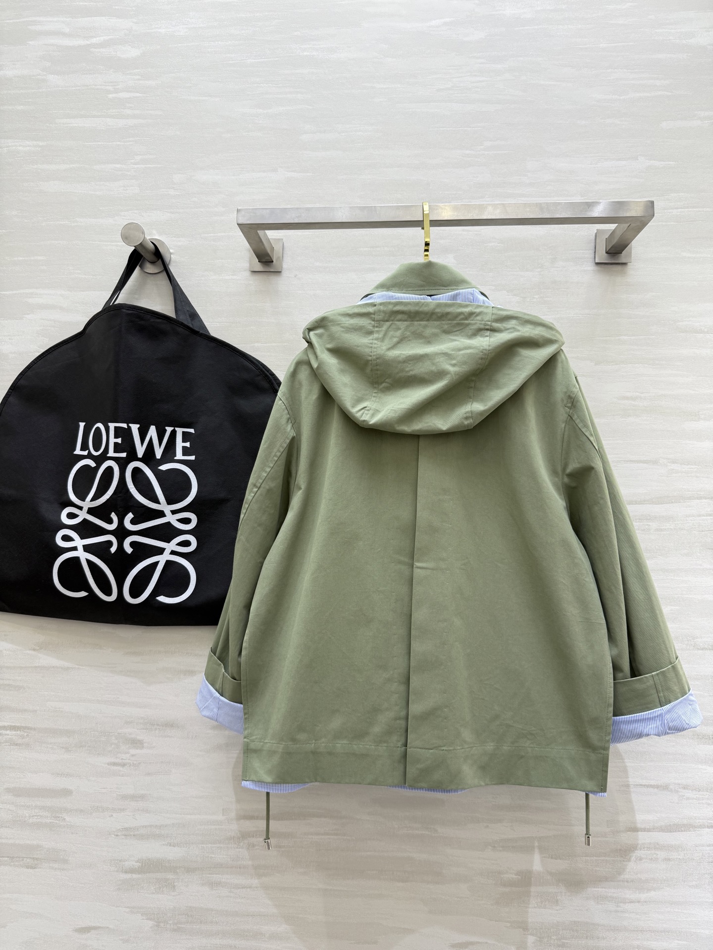 #Loew♡²⁵秋冬新款 假两件设计连帽外套 高品质定制 现货首发size：S/M/L（s码落肩宽：47