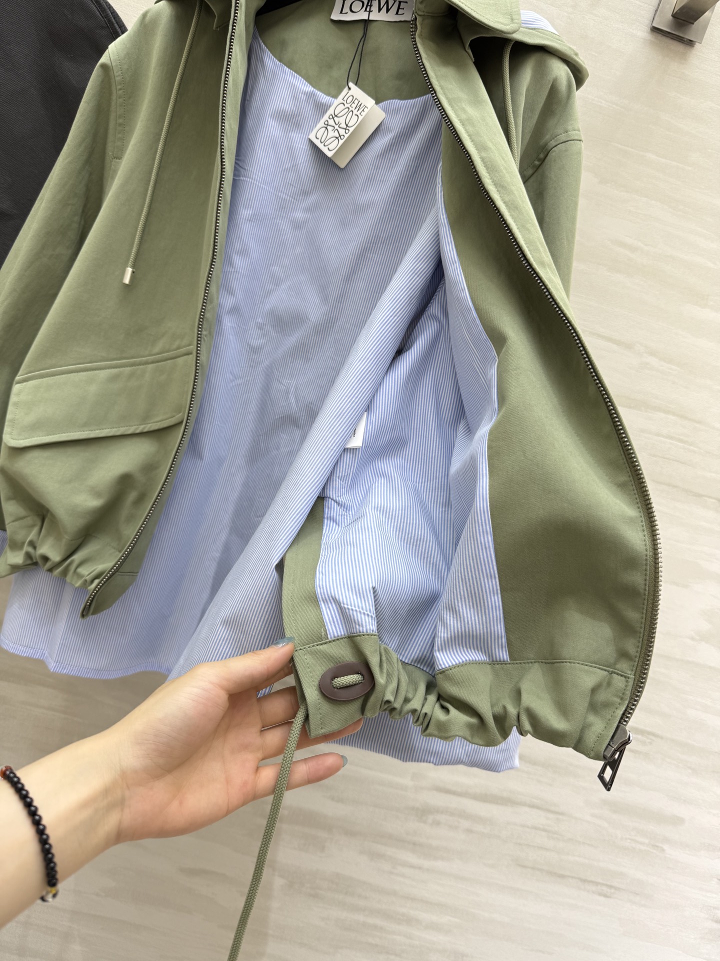 #Loew♡²⁵秋冬新款 假两件设计连帽外套 高品质定制 现货首发size：S/M/L（s码落肩宽：47