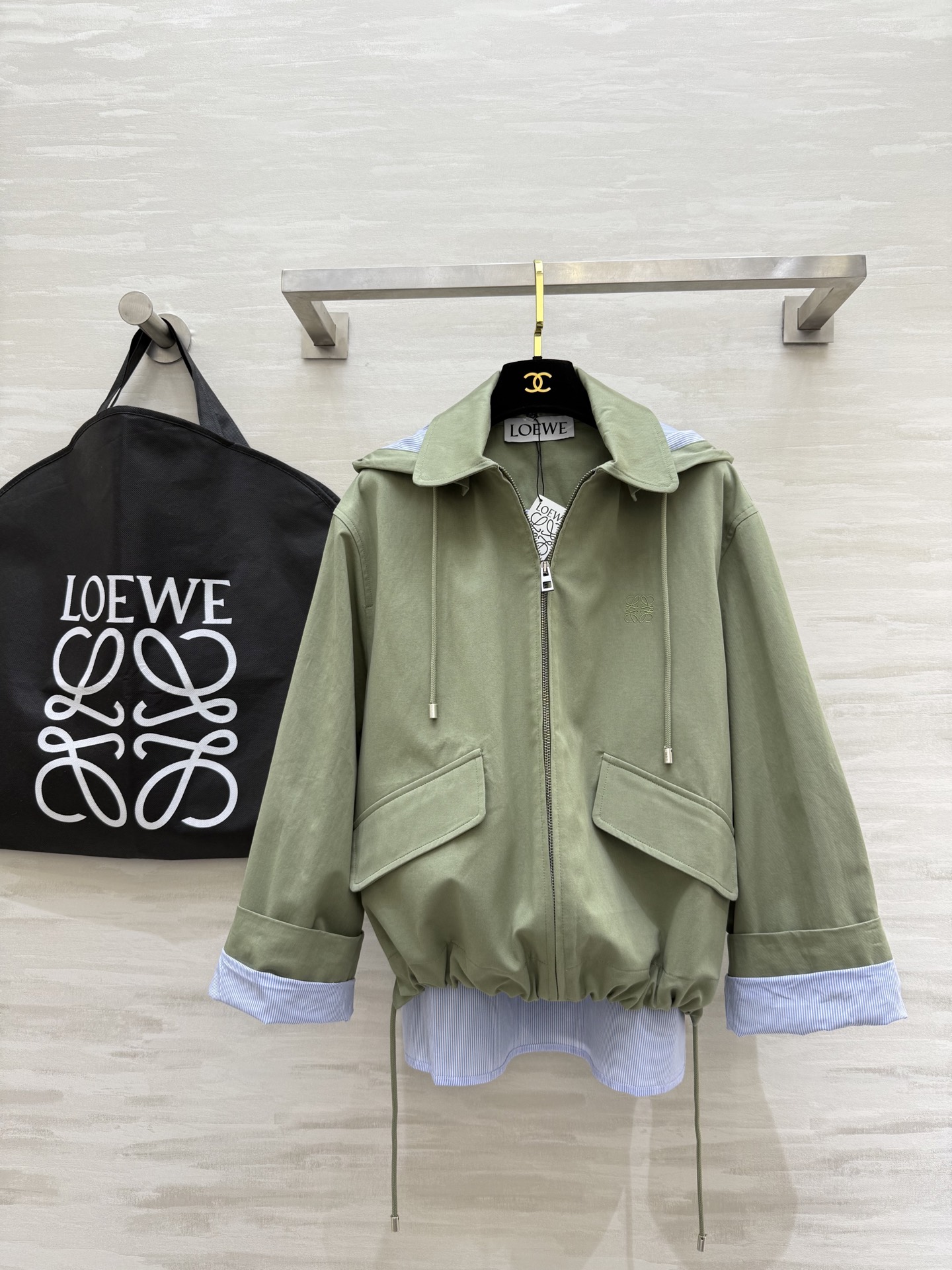 #Loew♡²⁵秋冬新款 假两件设计连帽外套 高品质定制 现货首发size：S/M/L（s码落肩宽：47