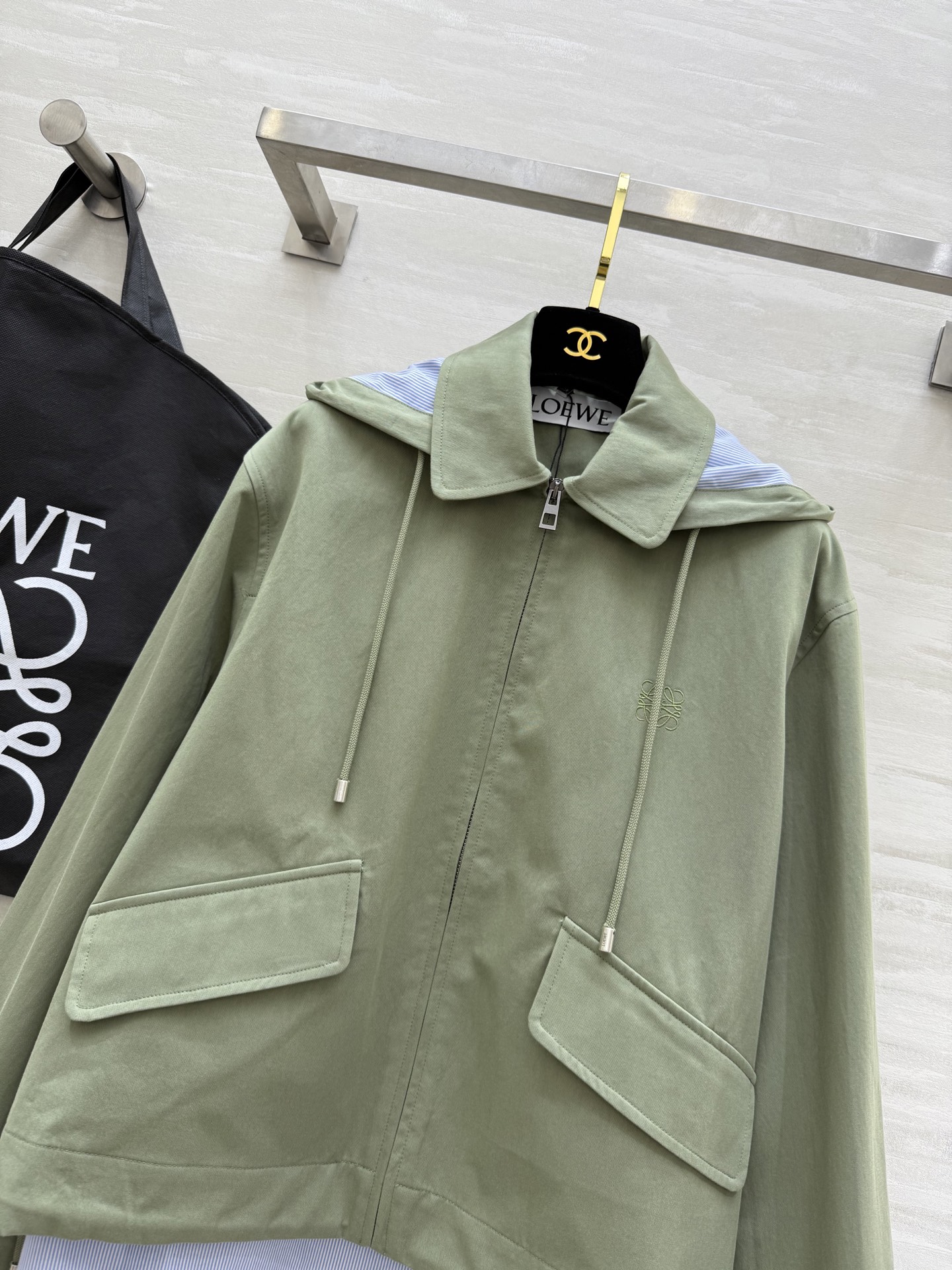 #Loew♡²⁵秋冬新款 假两件设计连帽外套 高品质定制 现货首发size：S/M/L（s码落肩宽：47