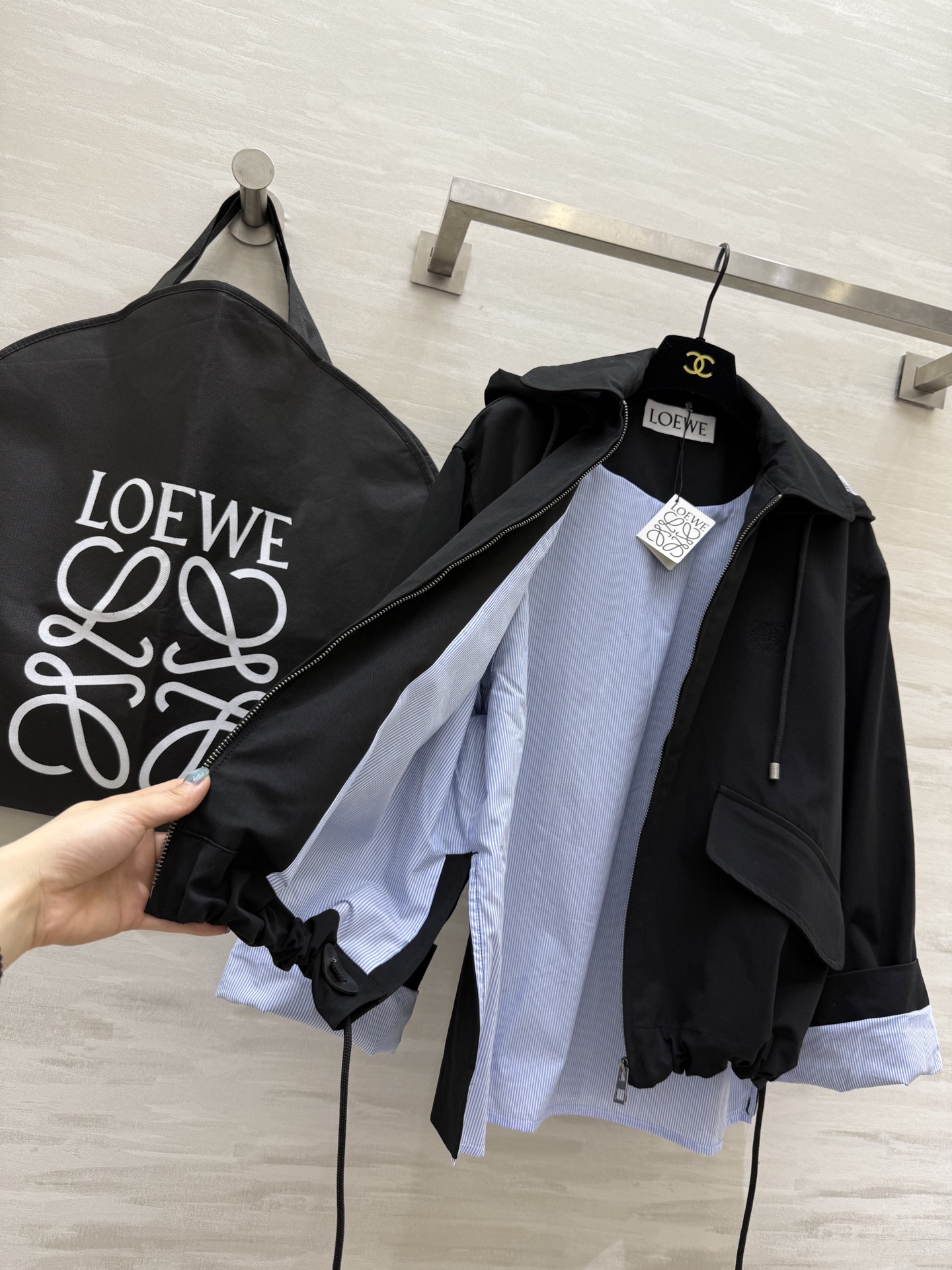 #Loew♡²⁵秋冬新款 假两件设计连帽外套 高品质定制 现货首发size：S/M/L（s码落肩宽：47