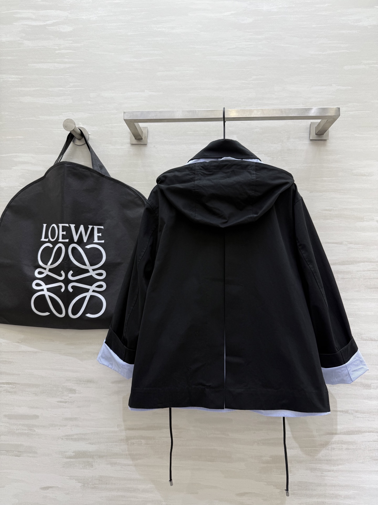 #Loew♡²⁵秋冬新款 假两件设计连帽外套 高品质定制 现货首发size：S/M/L（s码落肩宽：47