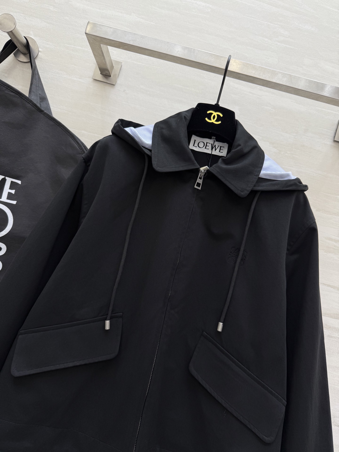 #Loew♡²⁵秋冬新款 假两件设计连帽外套 高品质定制 现货首发size：S/M/L（s码落肩宽：47