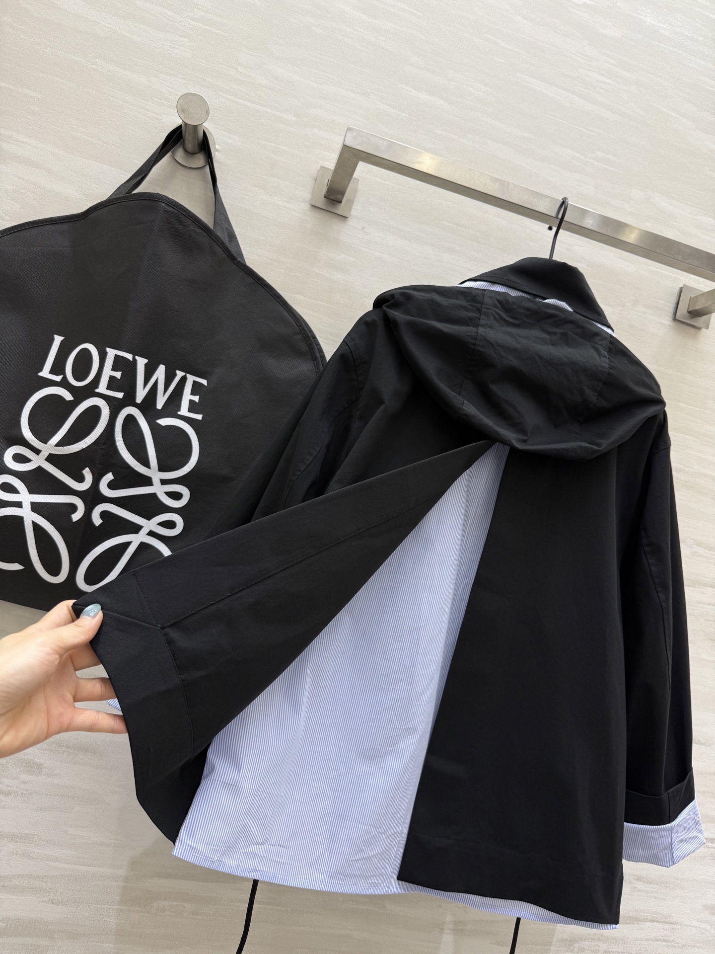 #Loew♡²⁵秋冬新款 假两件设计连帽外套 高品质定制 现货首发size：S/M/L（s码落肩宽：47