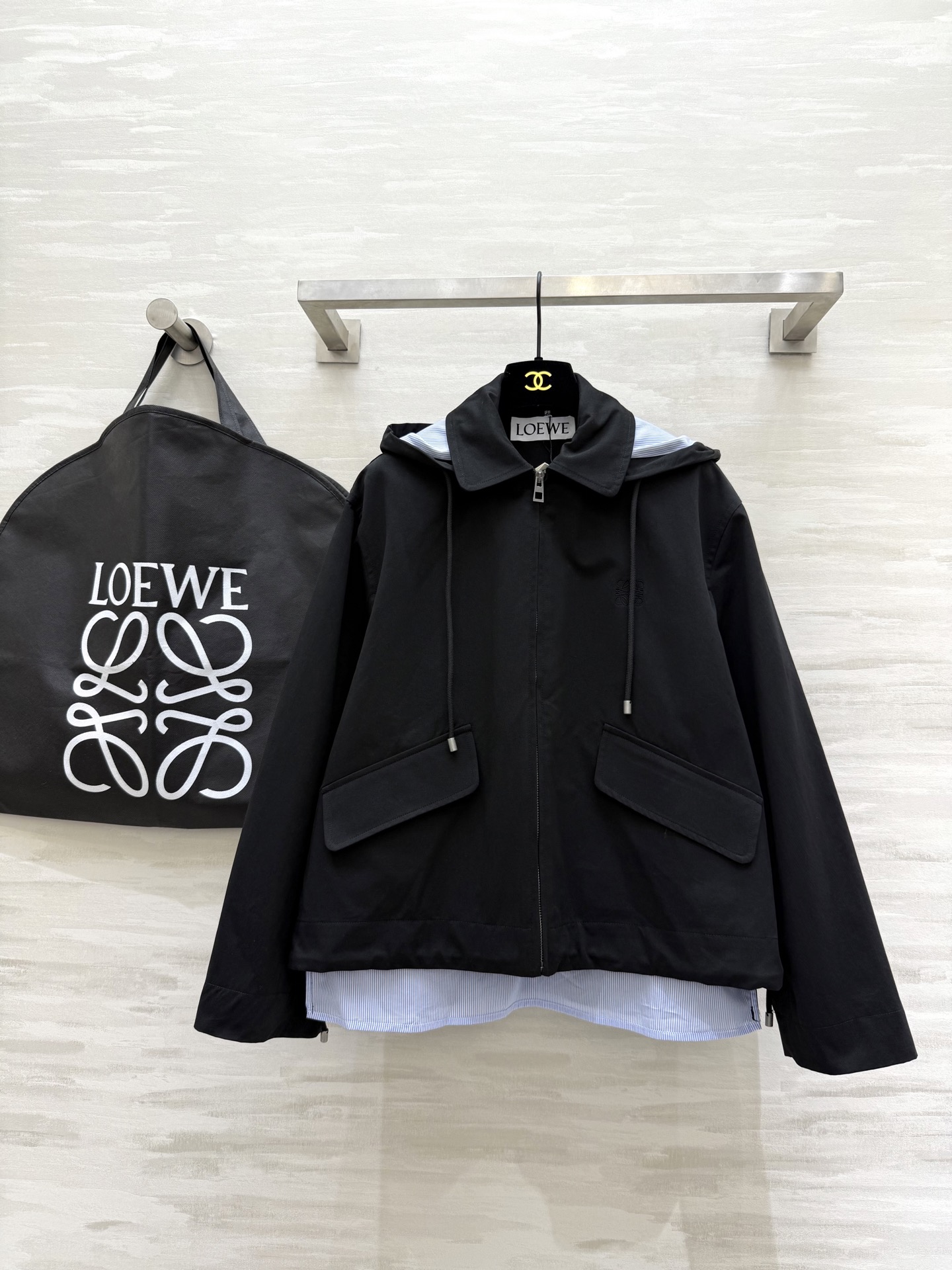 NO:545457,#Loew autumn and winter new style fake two-piece design hooded jacket high quality customization spot first-time sizeS/M/L (size s size drop shoulder width 47, bust 122, length 55, loewe, jackets & coats,hats,alexander wang19860909#Loew秋冬新款 假两件设计连帽外套 高品质定制 现货首发sizeS/M/L（s码落肩宽47,胸围122,衣长55,,loewe,jackets & coats,hats,alexander wang,Women's clothing