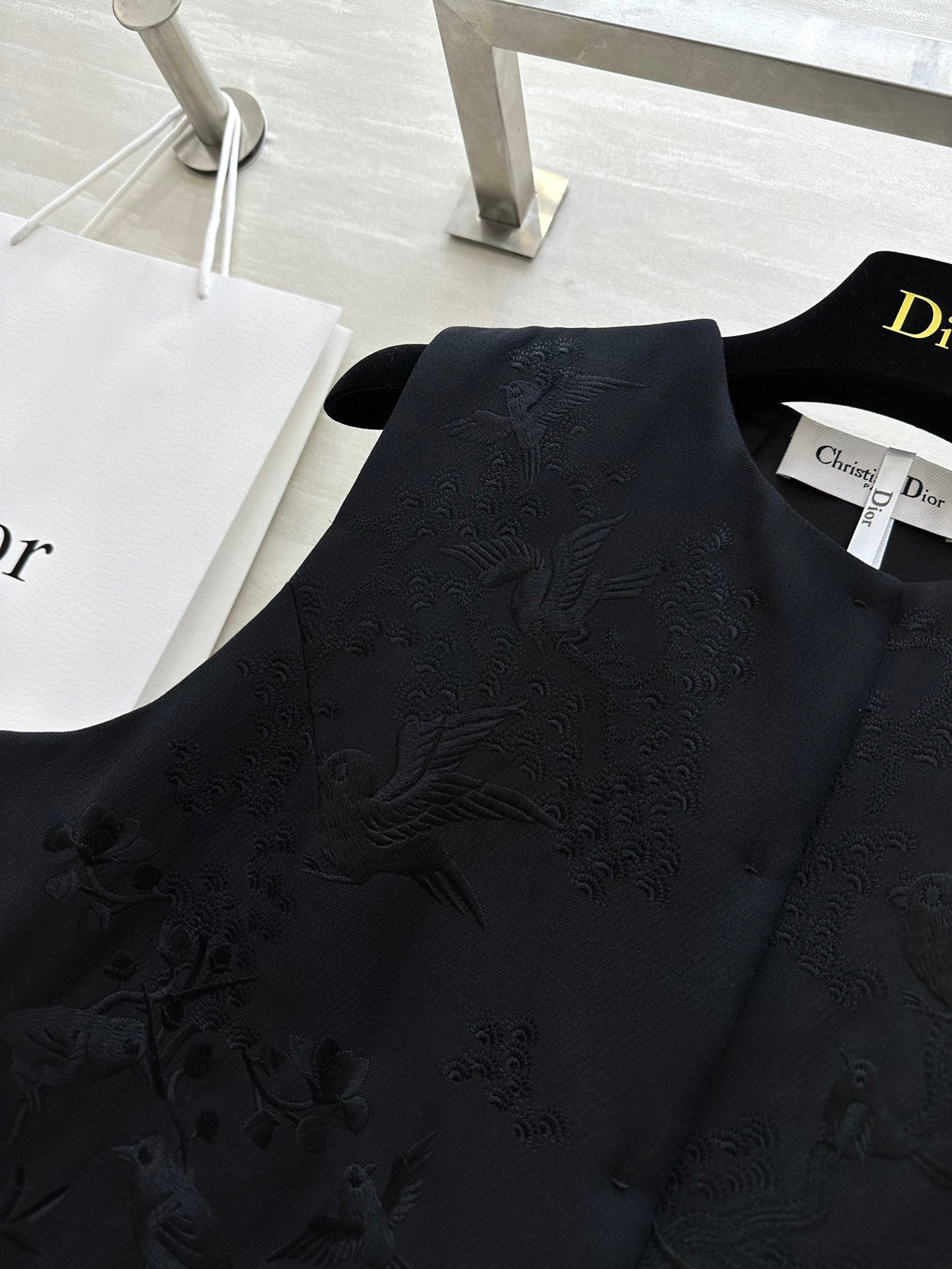 #DIO♡秋冬新款 重工刺绣丝毛马甲 极致精致刺绣🪡奢华高级 定制丝毛面料 立体剪裁版型 高品质定制 现